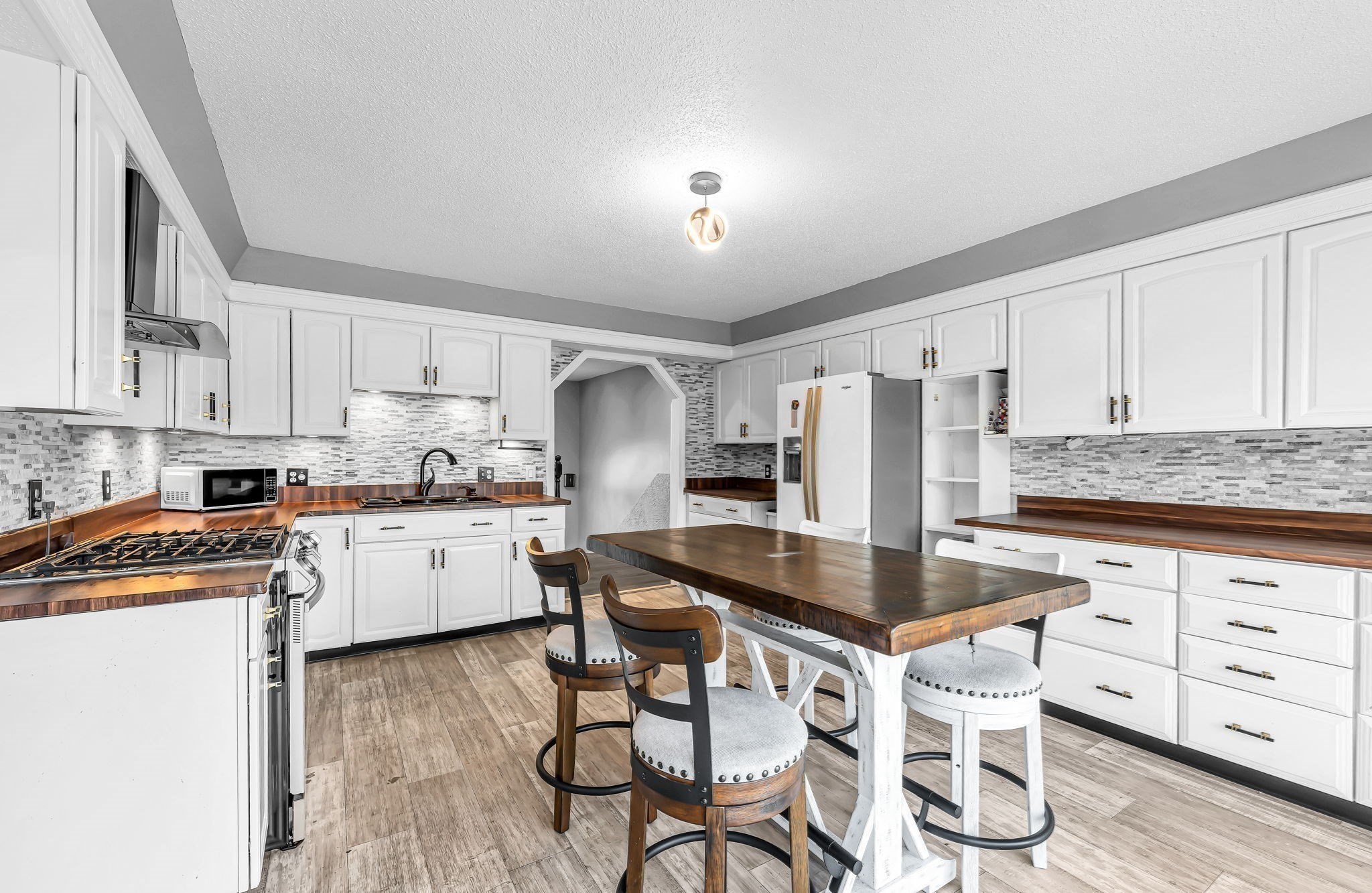10 Robert Dr Property Photo 6
