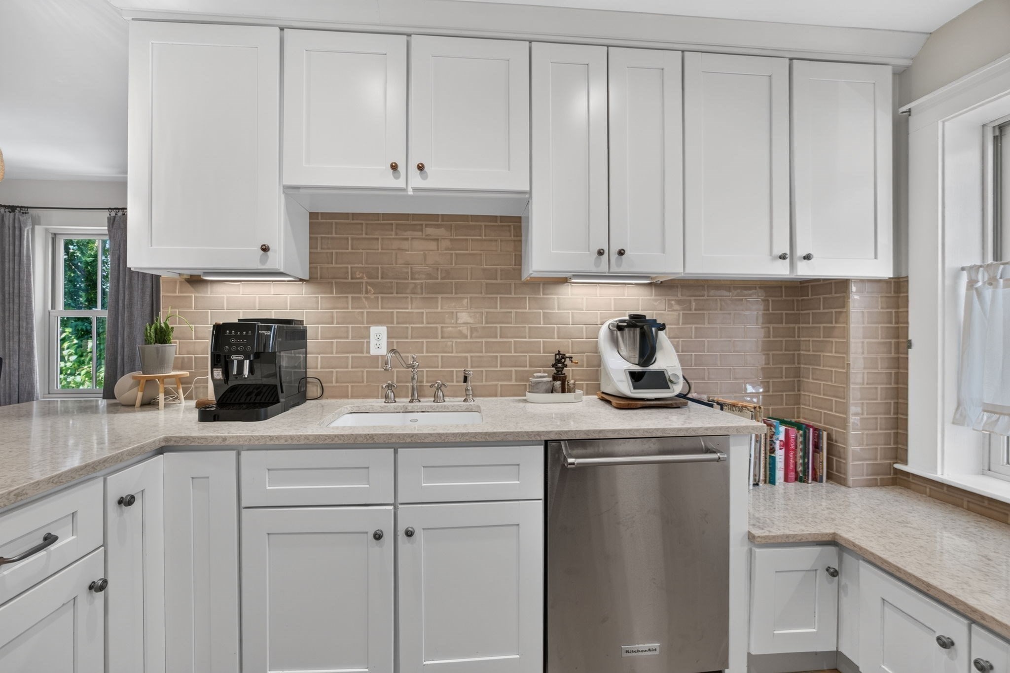 24 Ord Street Property Photo 6