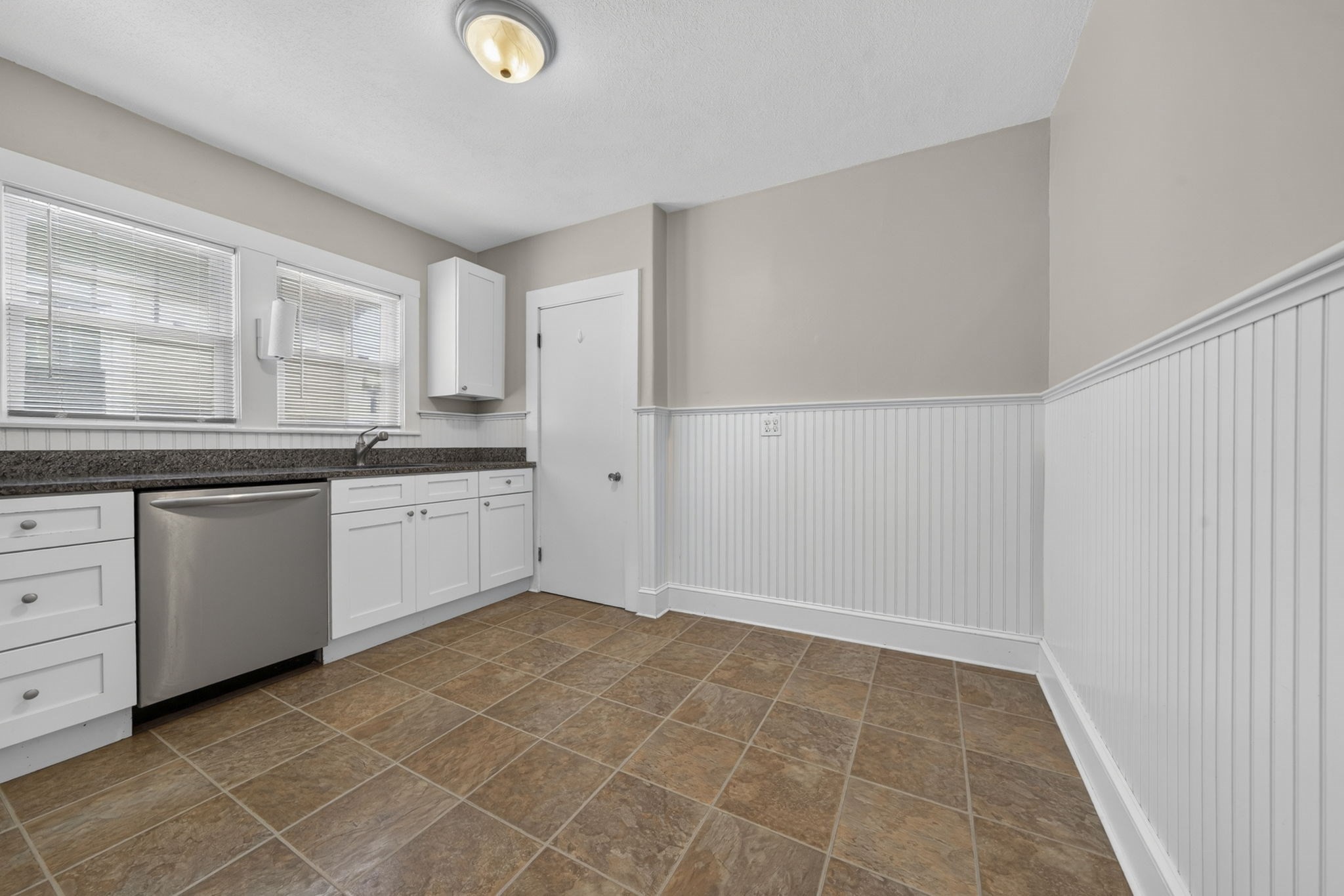 156 West Adams St # 2 Property Photo 2