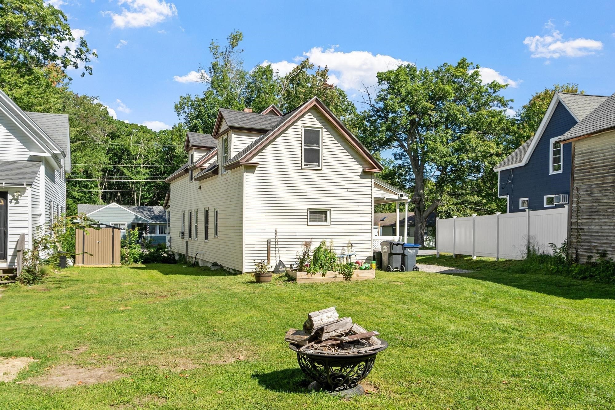 374 Front Street Property Photo 4