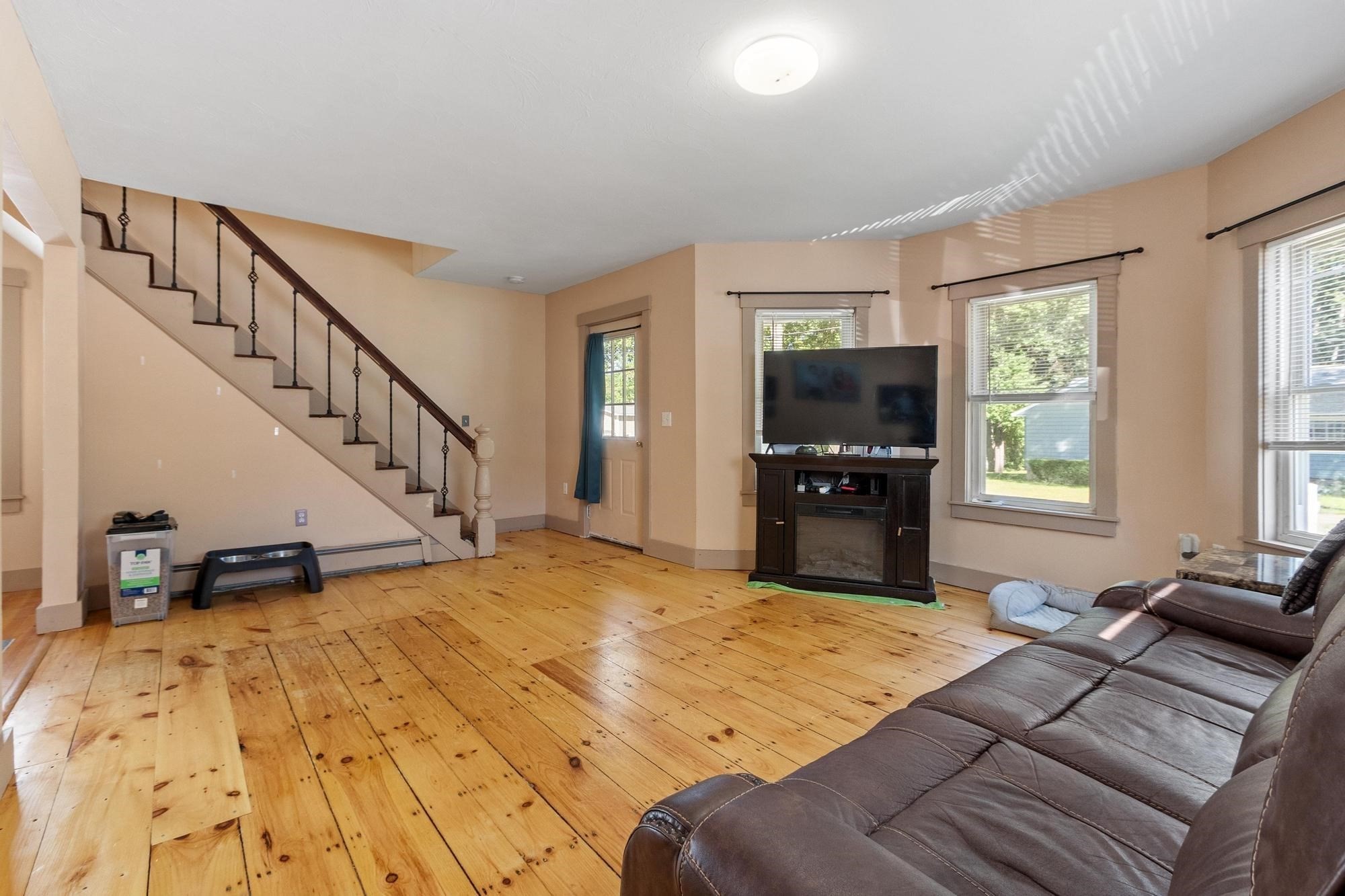 374 Front Street Property Photo 6