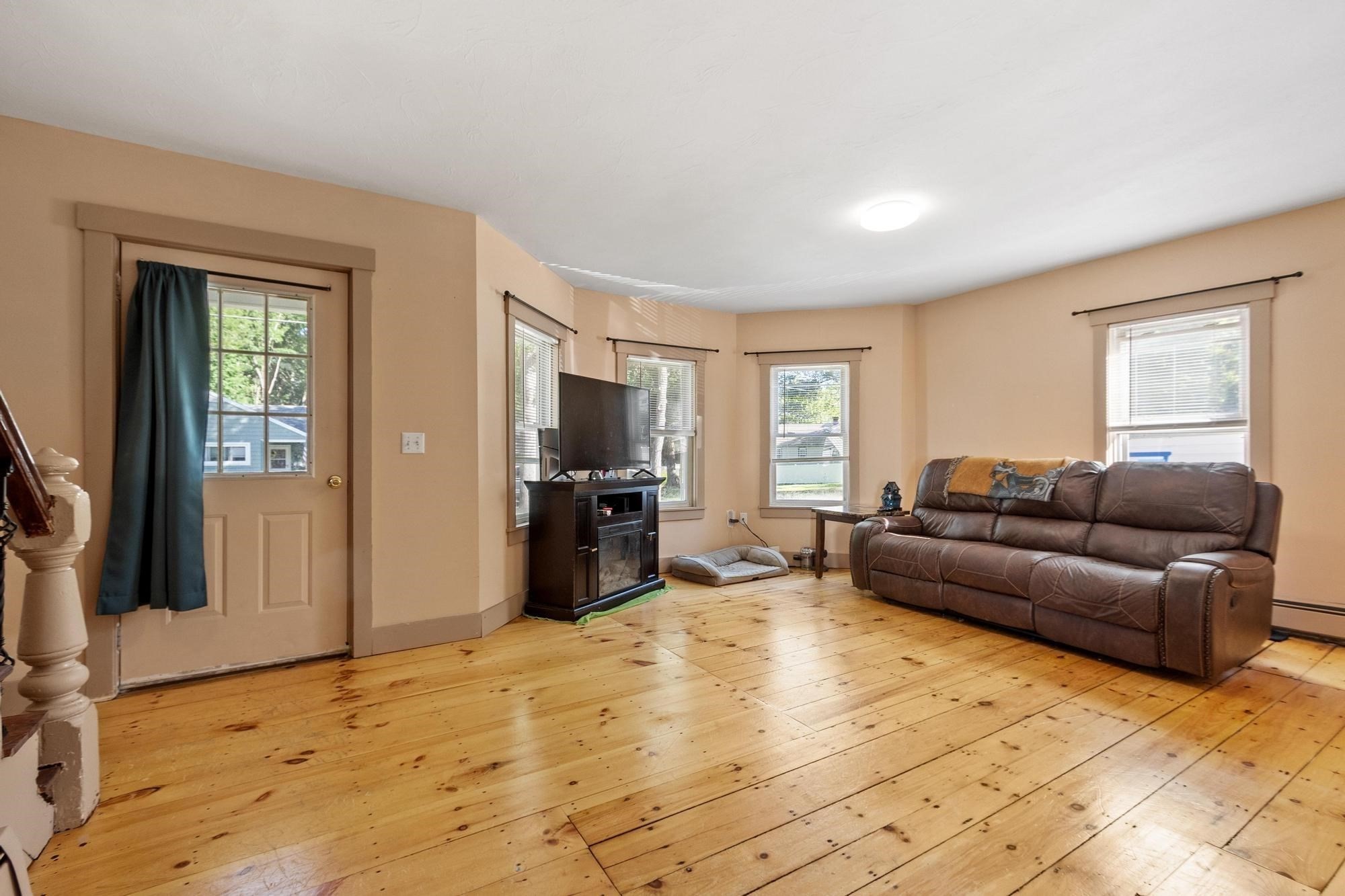 374 Front Street Property Photo 7