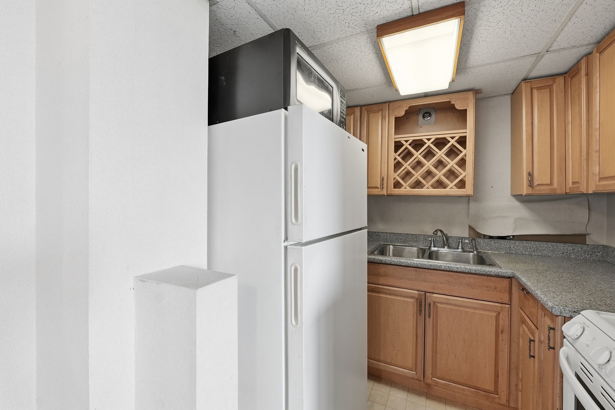 70 Southbridge St # 402 Property Photo 12