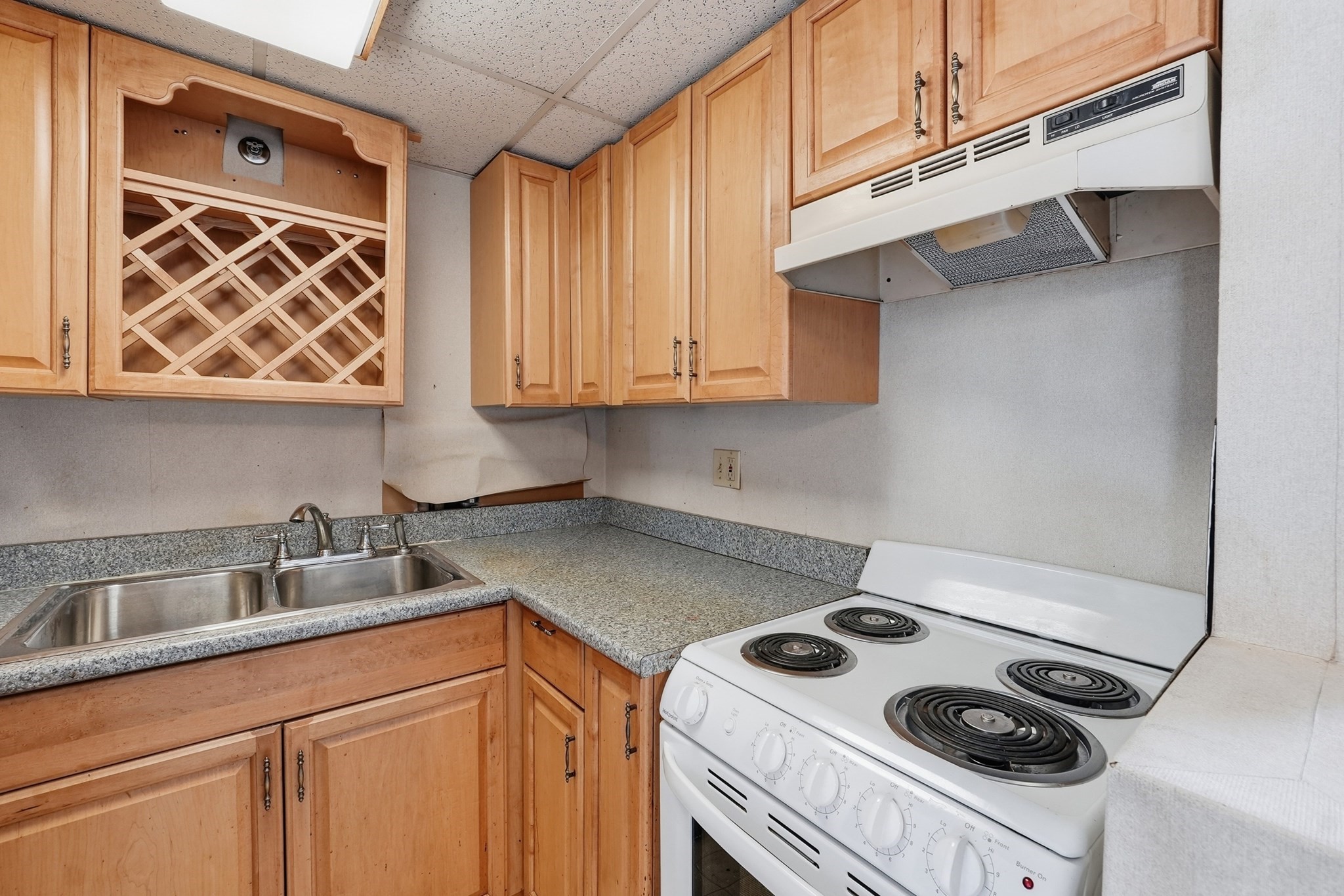 70 Southbridge St # 402 Property Photo 13