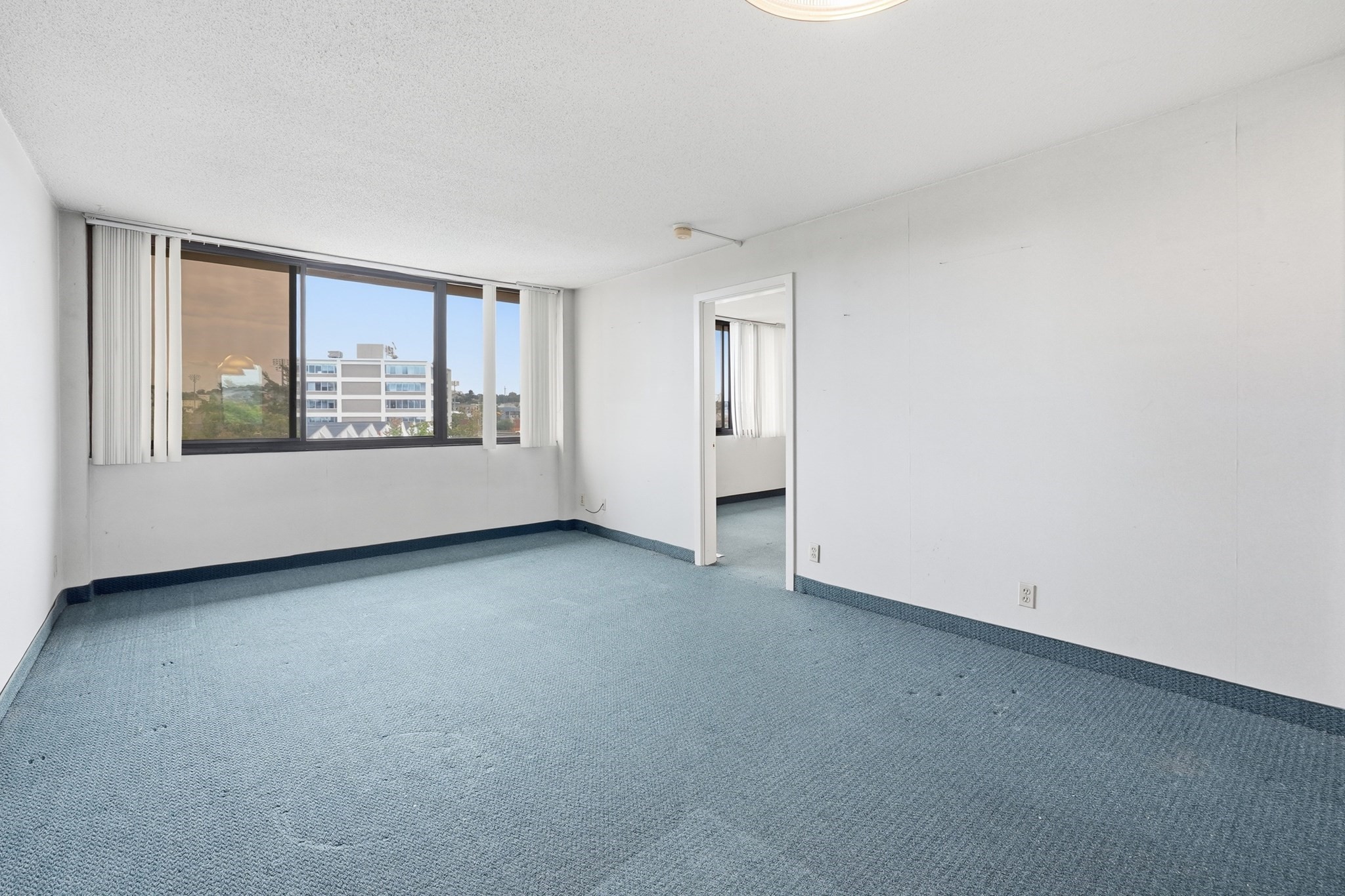 70 Southbridge St # 402 Property Photo 16