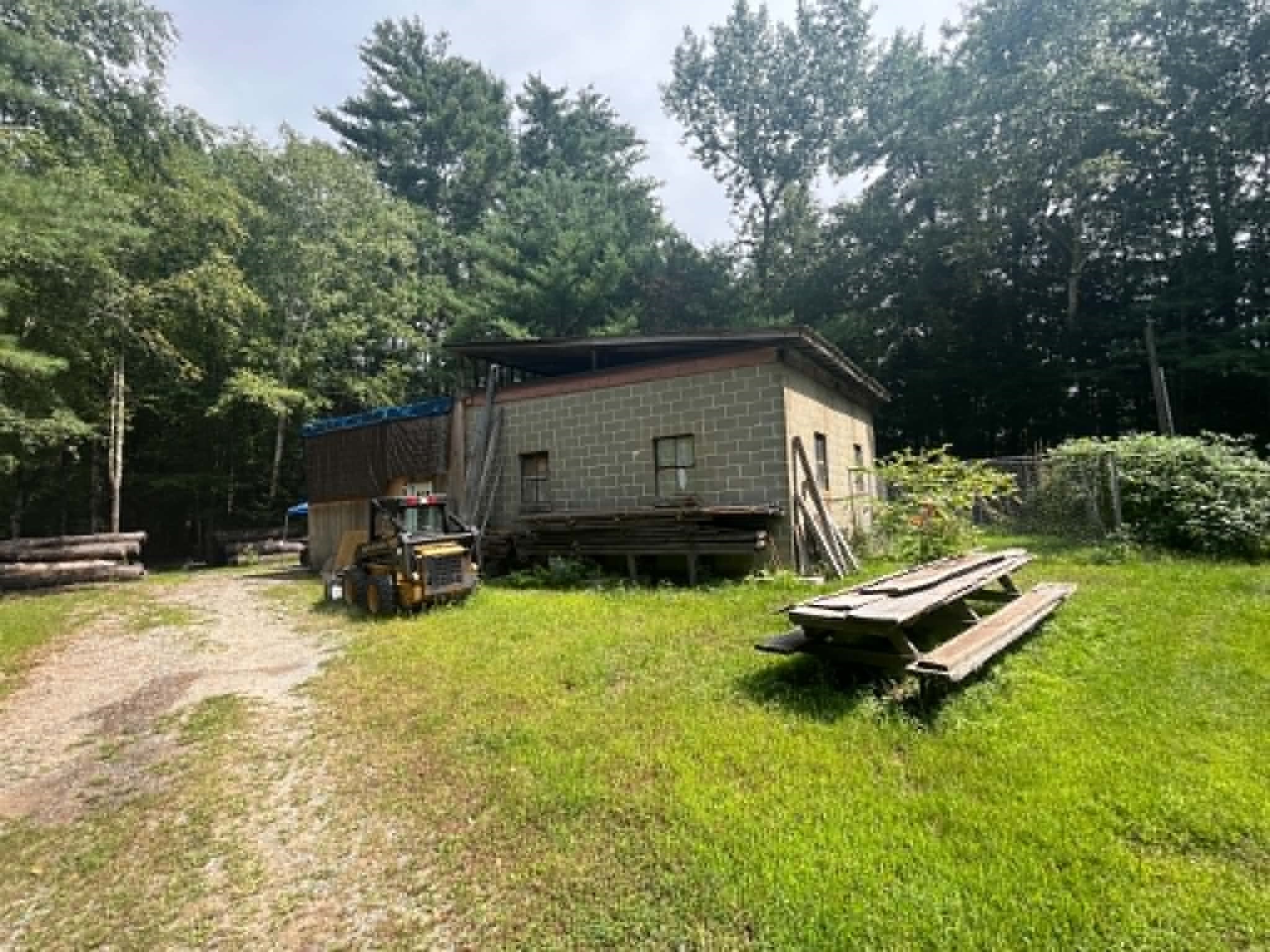 513 E River St Property Photo 4