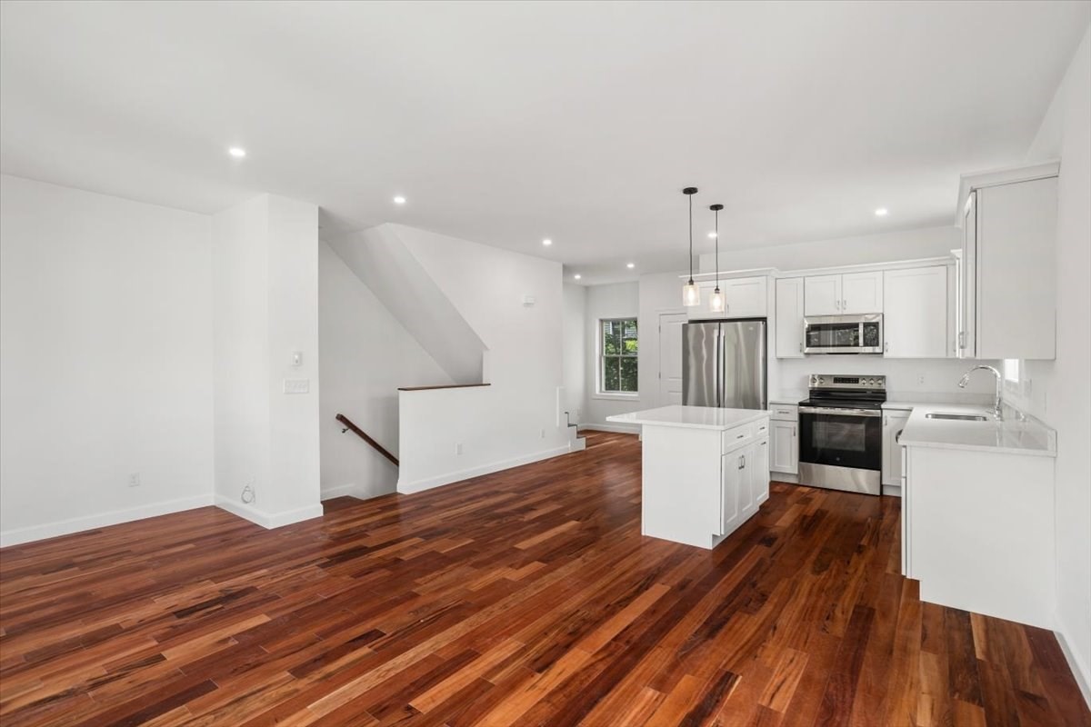 11 Stone Street # D Property Photo 6