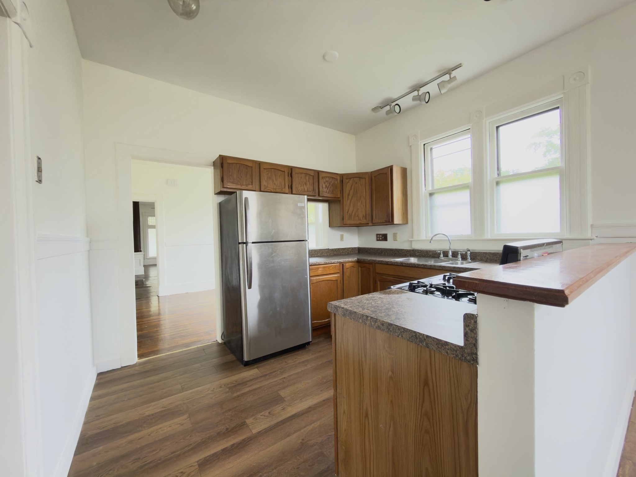 142 Thompson St # 1 Property Photo 12