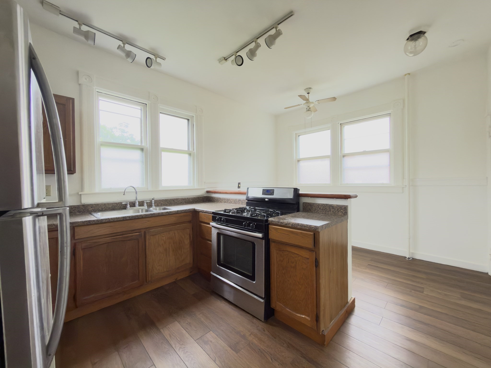 142 Thompson St # 1 Property Photo 13