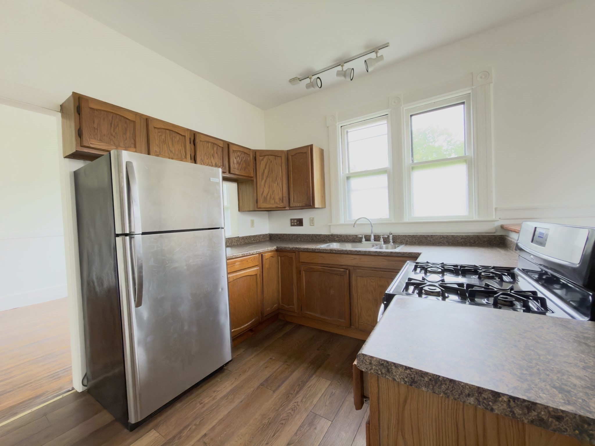 142 Thompson St # 1 Property Photo 14