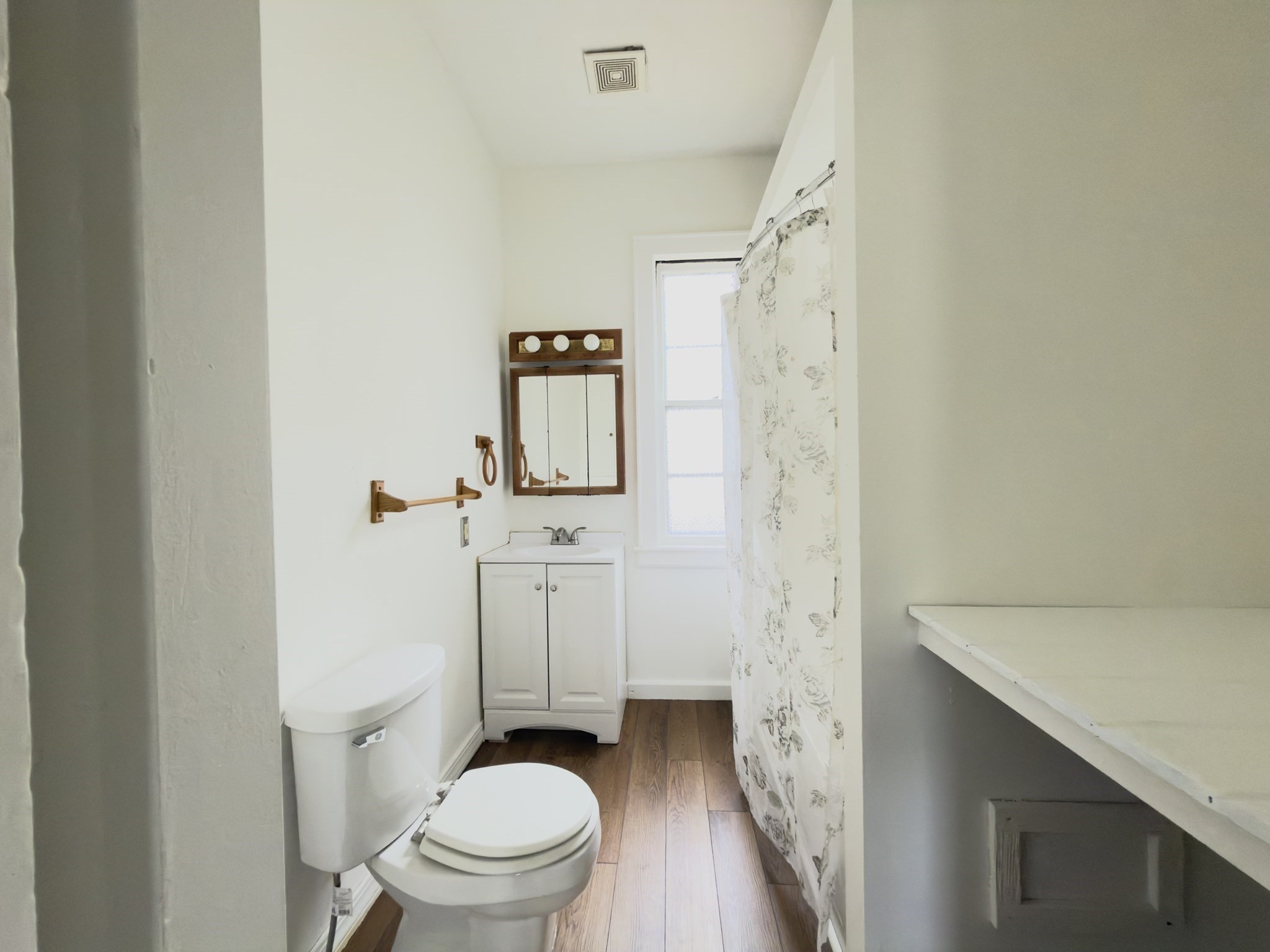 142 Thompson St # 1 Property Photo 15