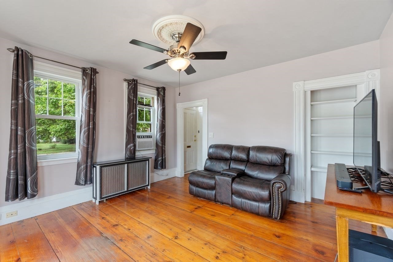 727 Andover Property Photo 17