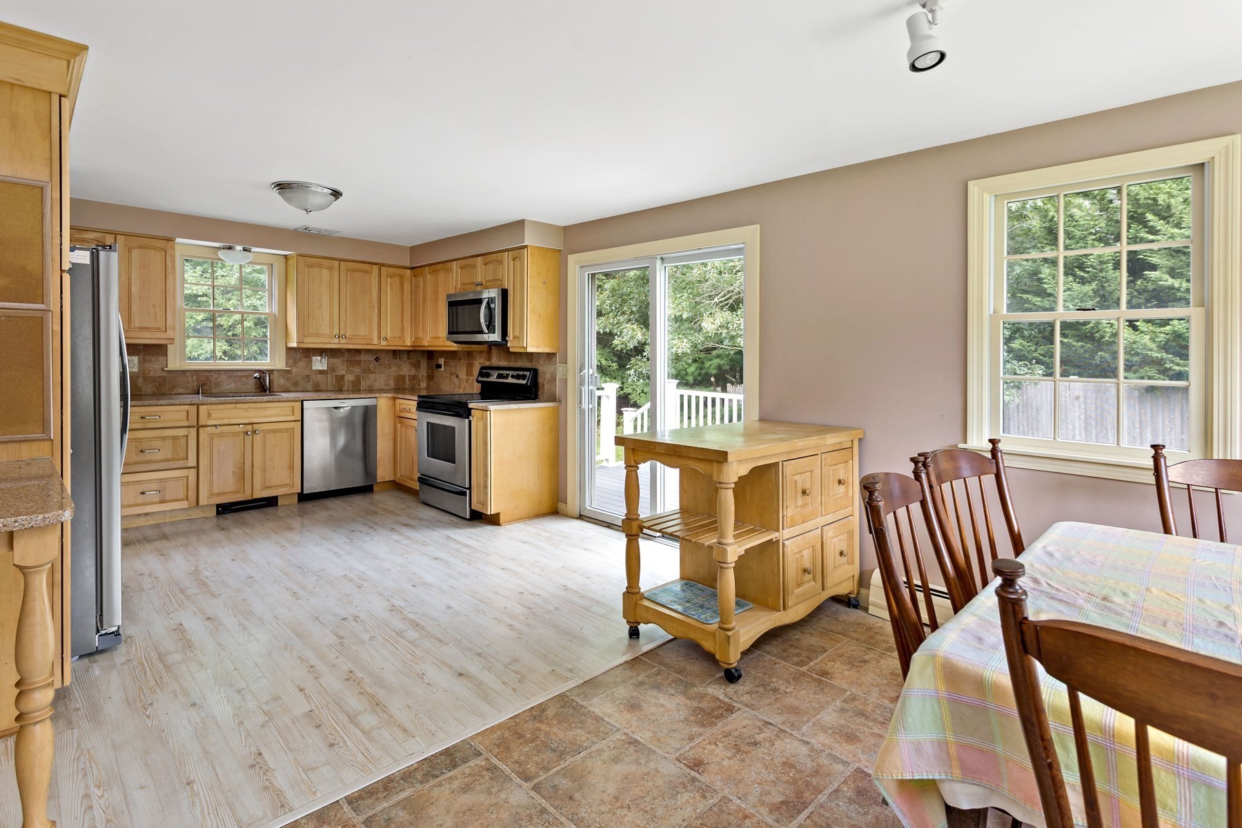 378 Ames Way Property Photo 2