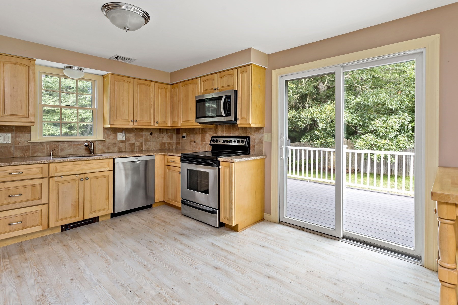 378 Ames Way Property Photo 6