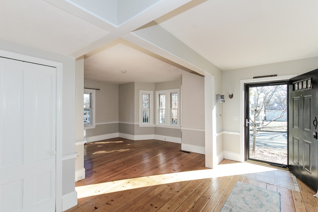 30 Ashland St. Property Photo 3