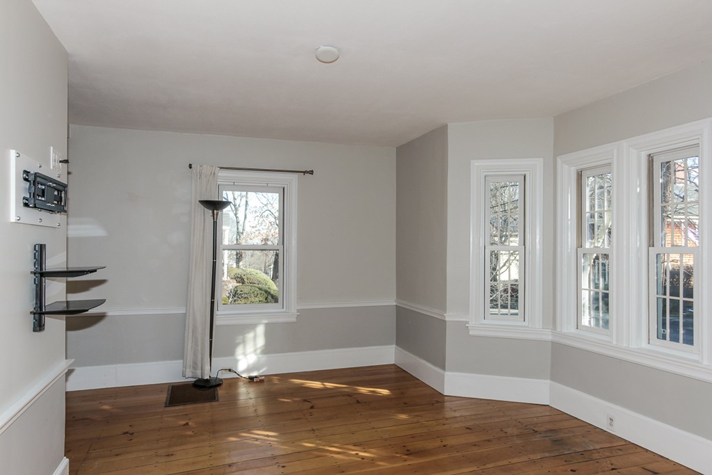 30 Ashland St. Property Photo 4