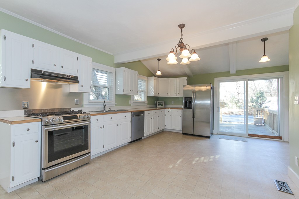 30 Ashland St. Property Photo 8