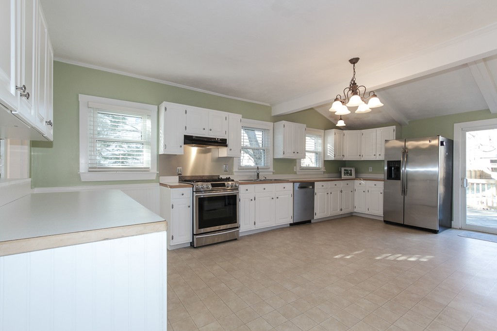 30 Ashland St. Property Photo 9