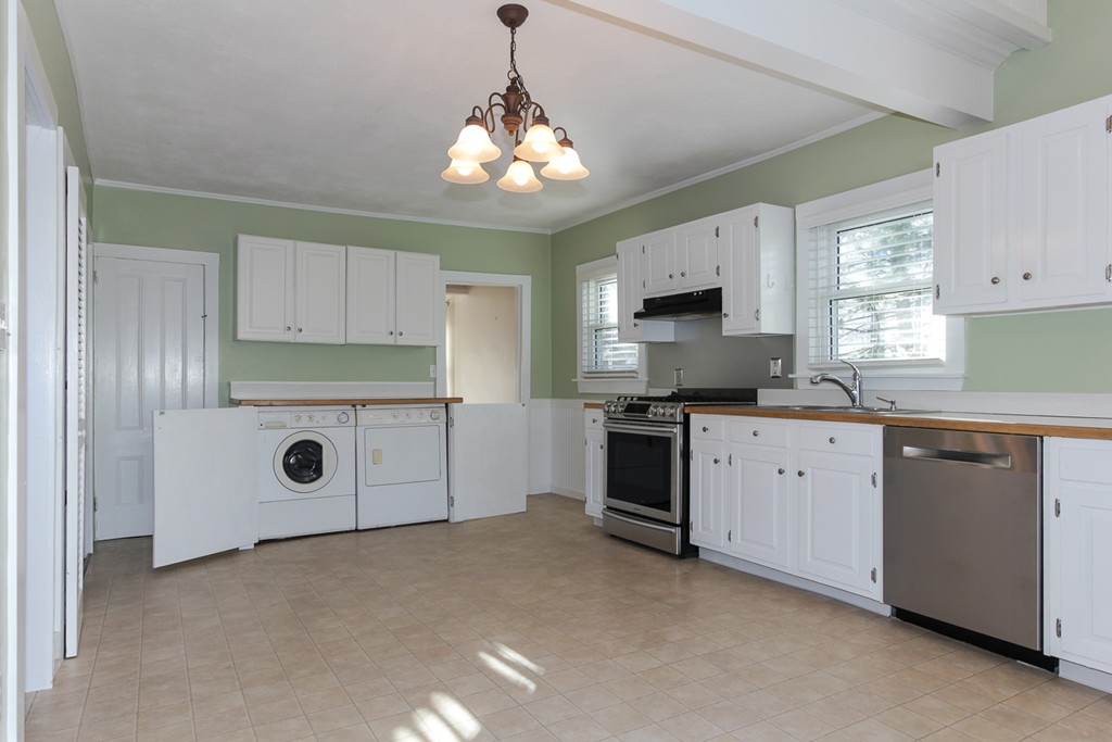 30 Ashland St. Property Photo 10