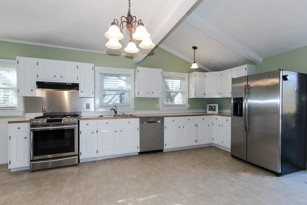30 Ashland St. Property Photo 11
