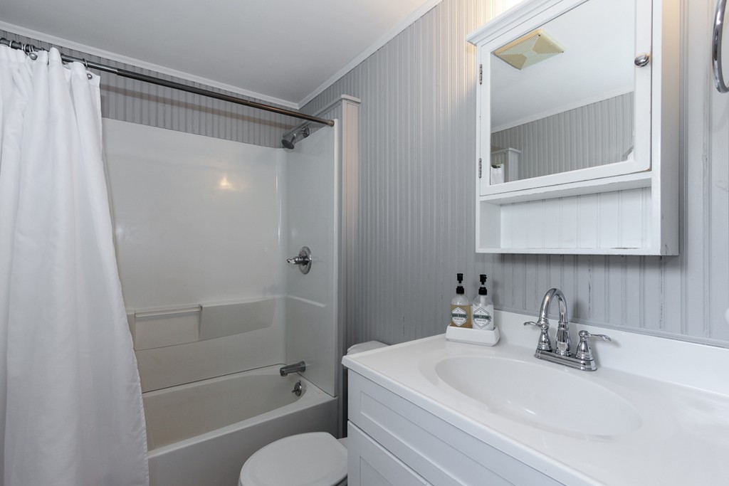 30 Ashland St. Property Photo 12