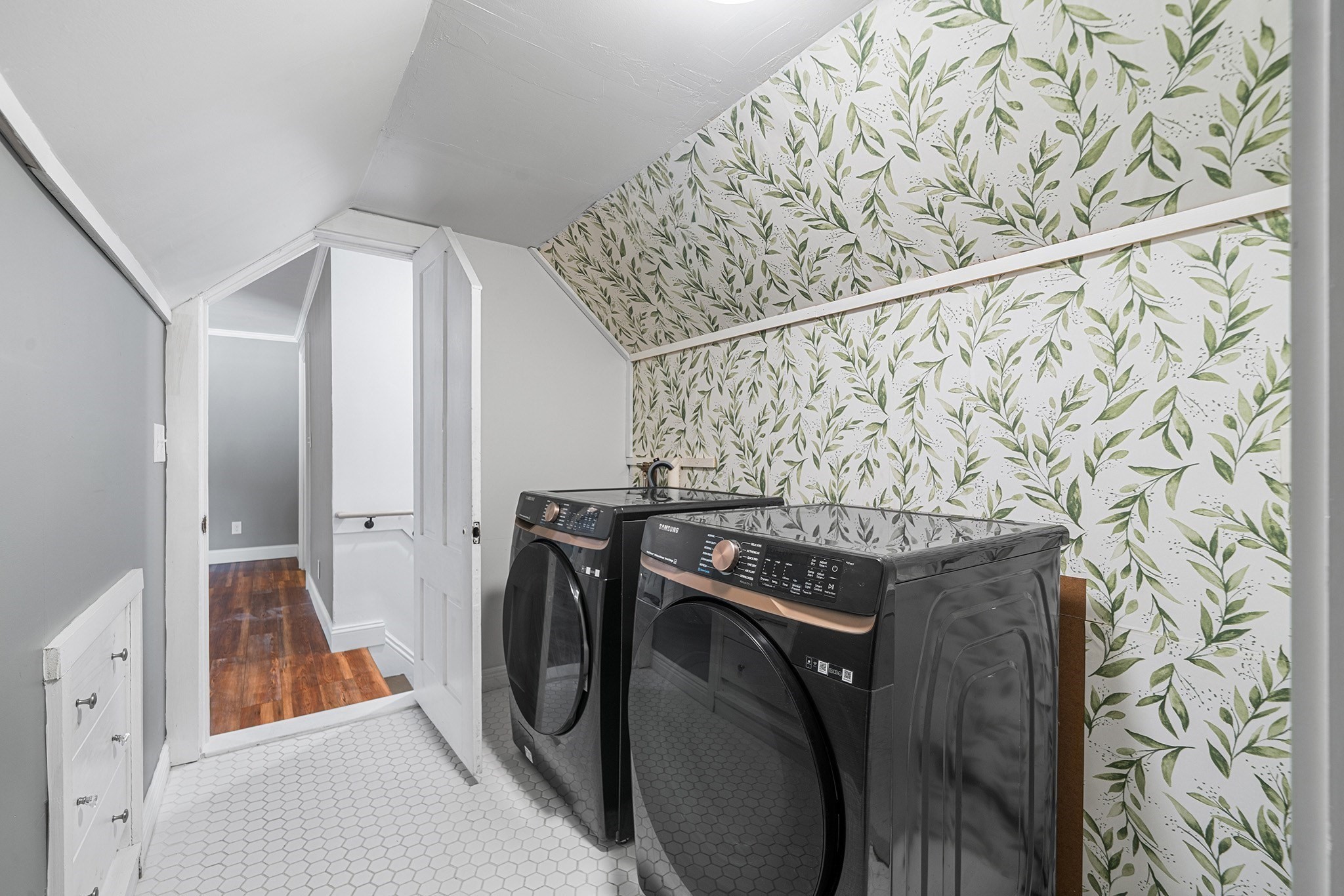 1046 Center St Property Photo 22