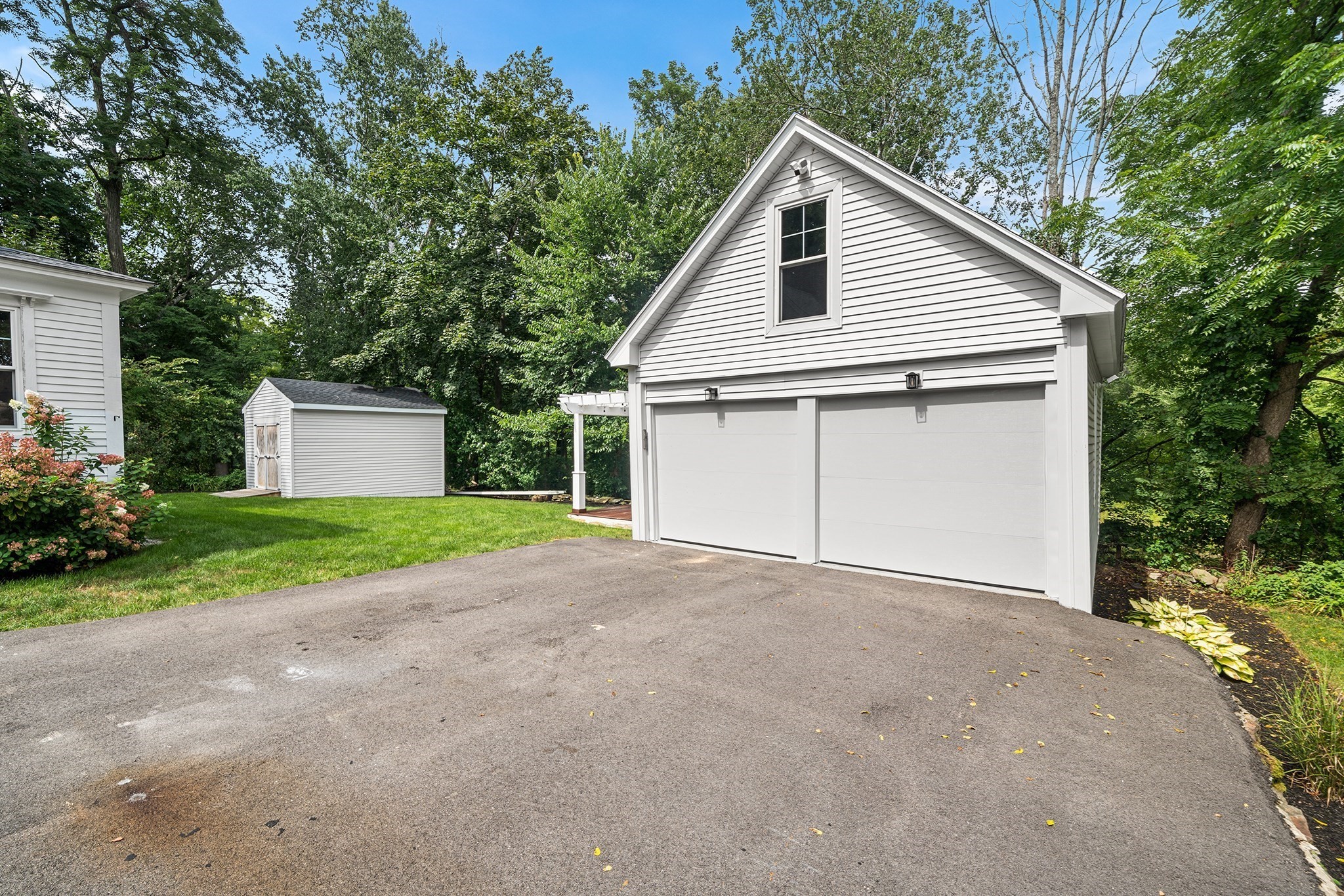 1046 Center St Property Photo 29