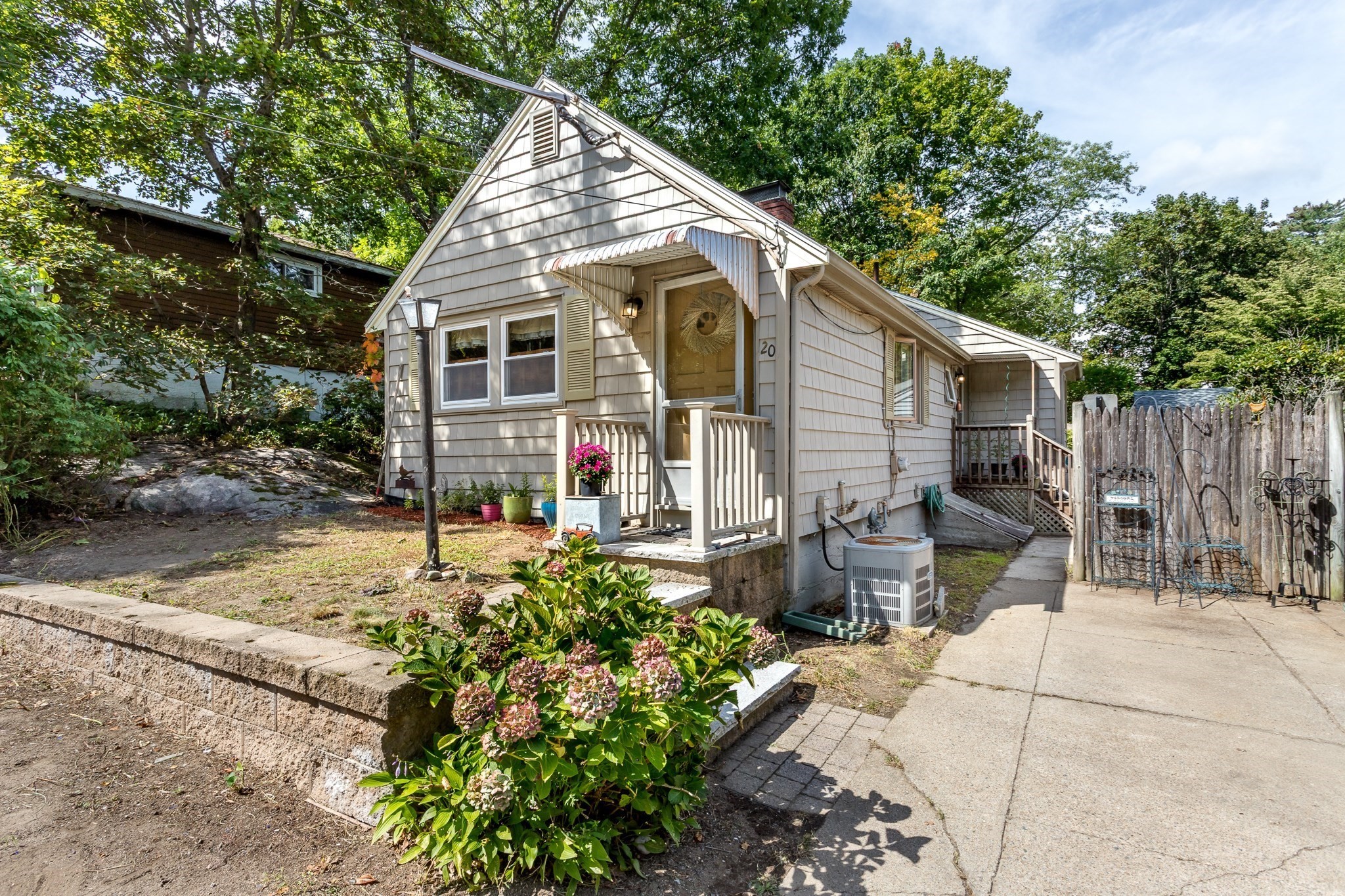 20 Crest Ave Property Photo 2