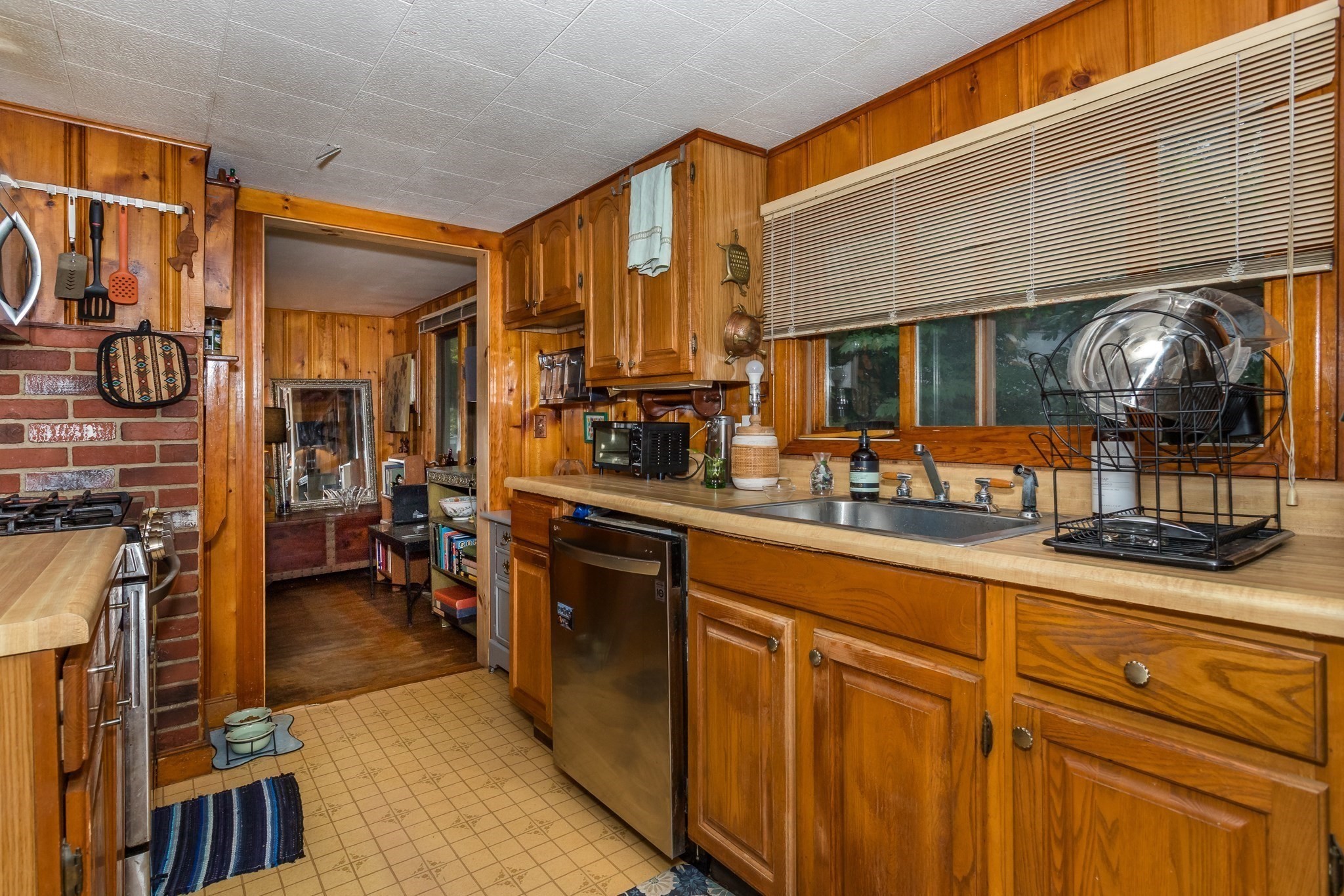 20 Crest Ave Property Photo 6