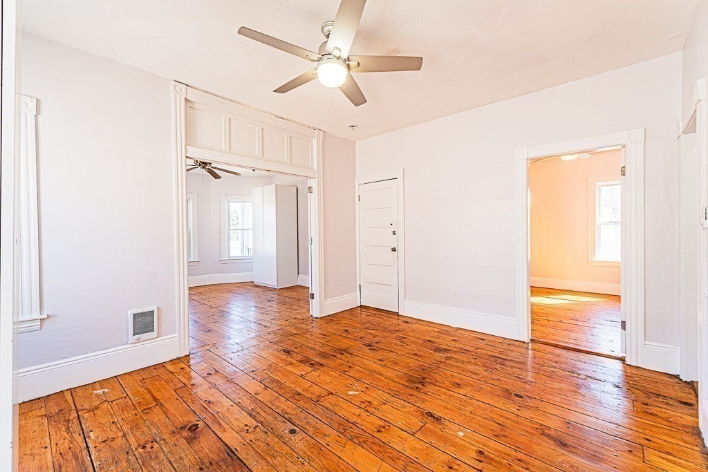 15 Sigel St Property Photo 10