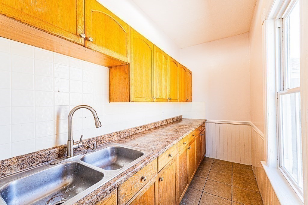 15 Sigel St Property Photo 13