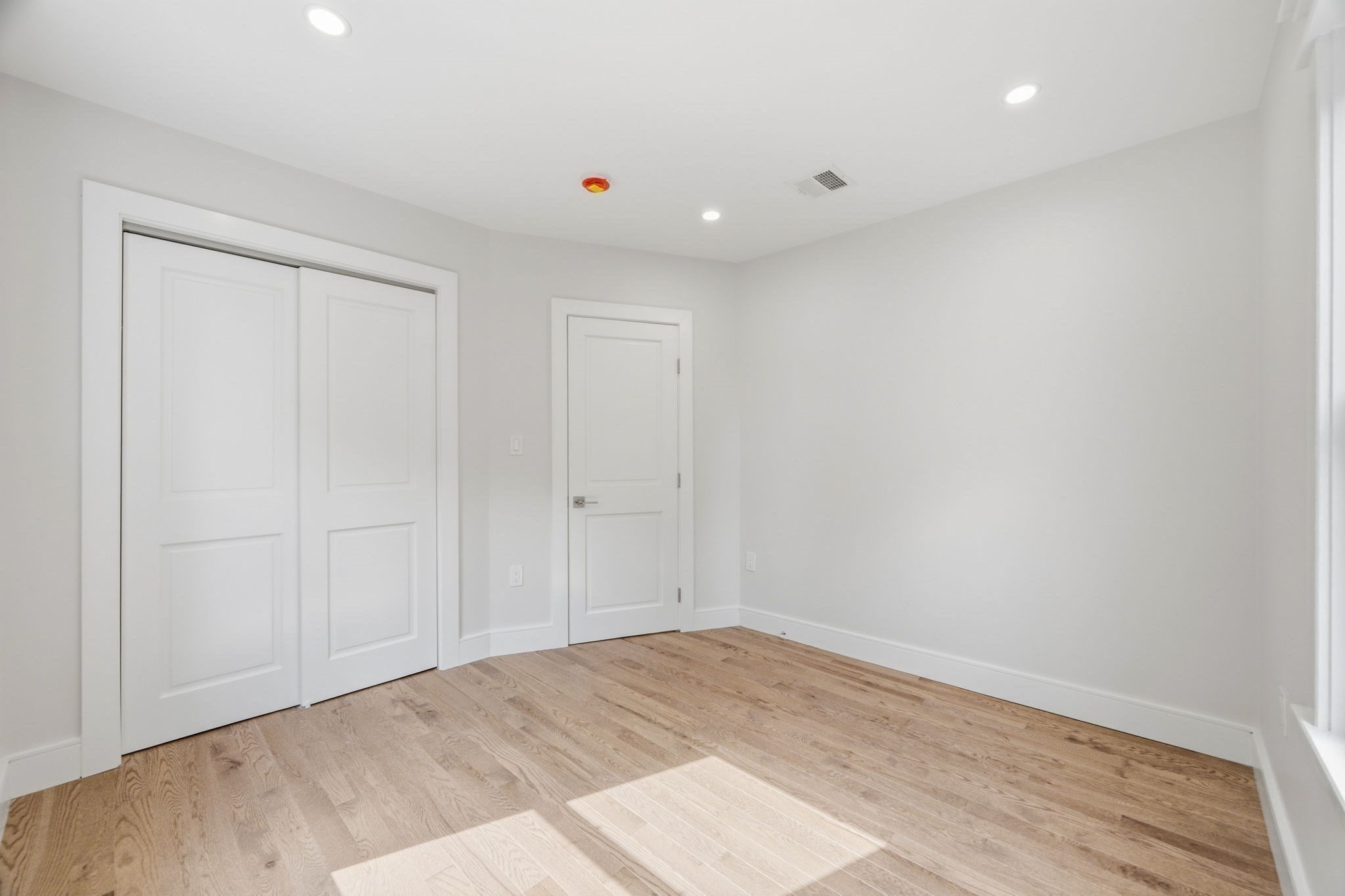 2 Summer Street Pl Property Photo 27