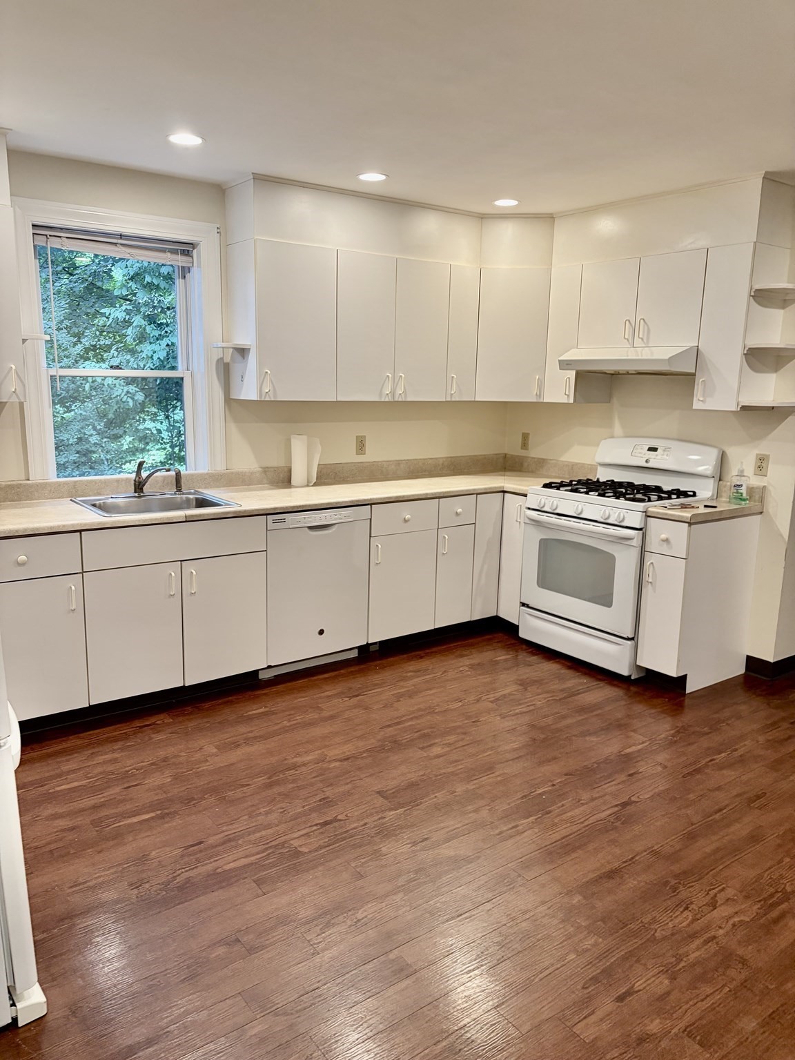 582 Massachusetts Avenue Property Photo 6