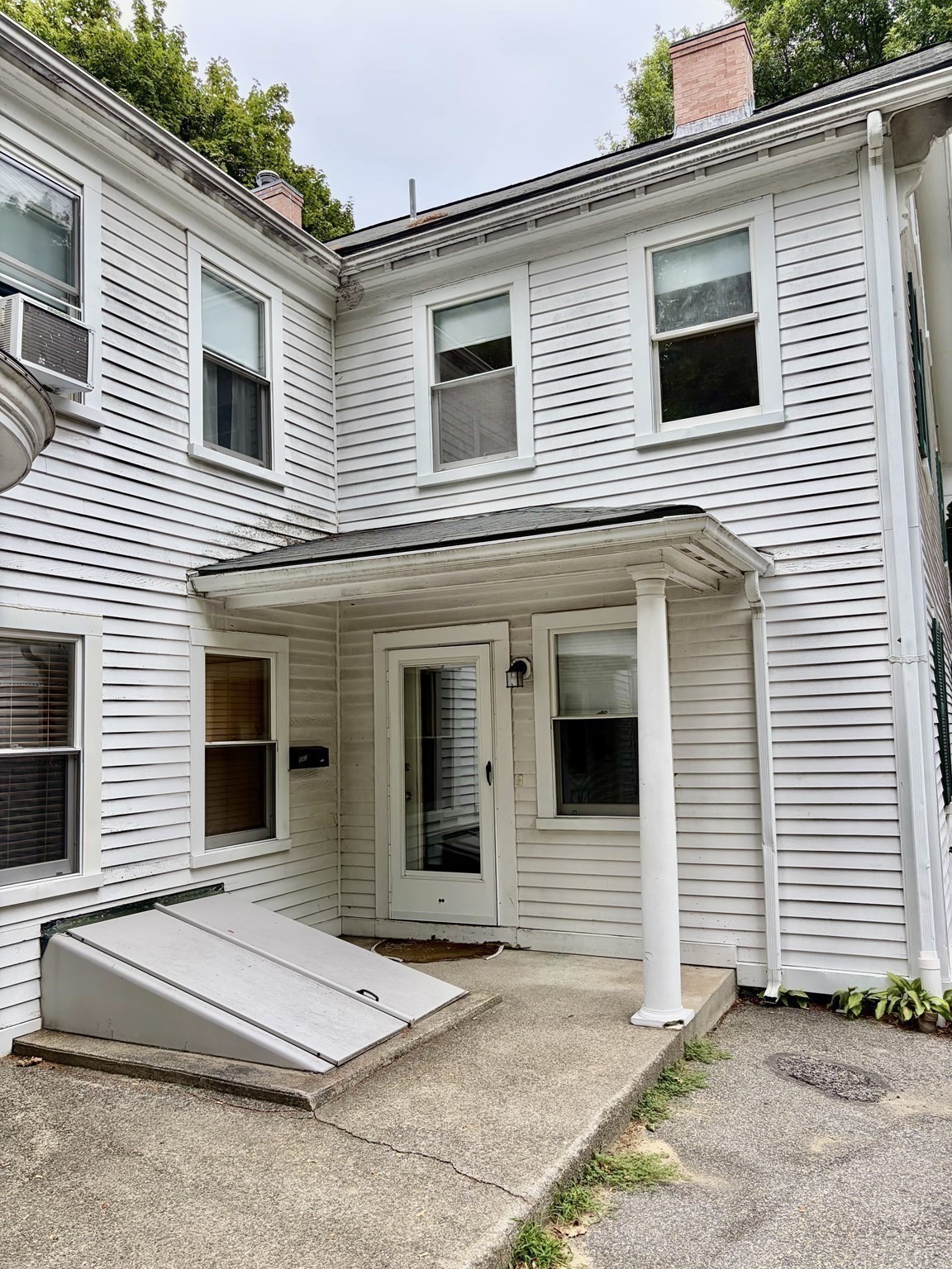 582 Massachusetts Avenue Property Photo 12