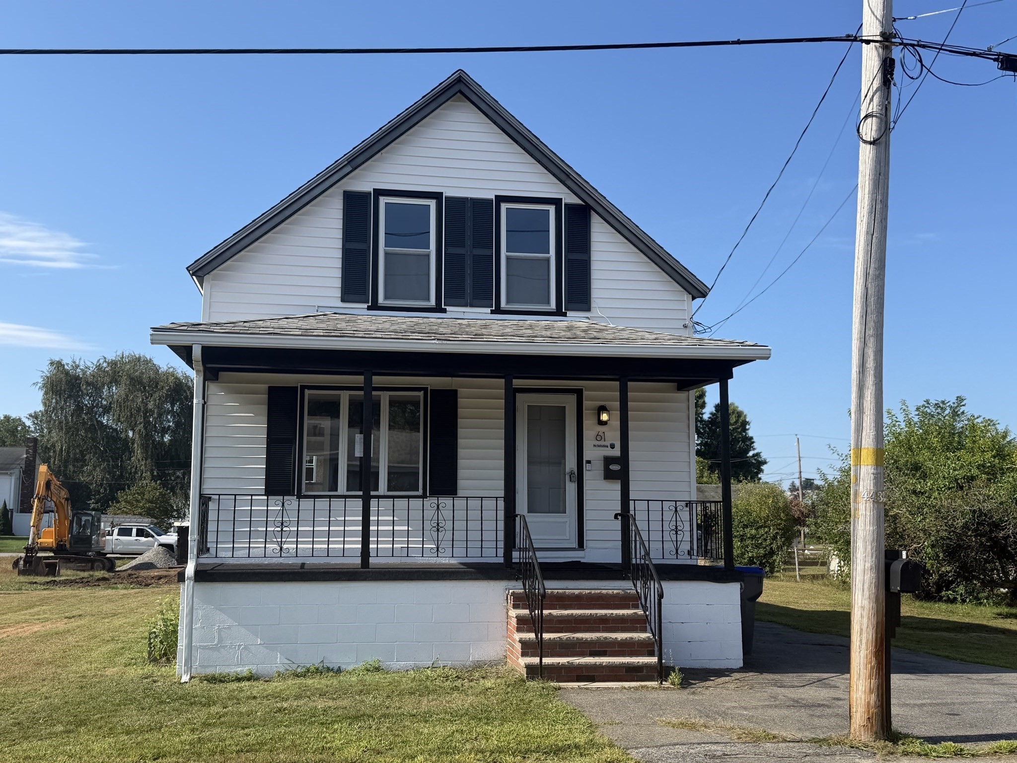 61 Thornton Ave Property Photo 2