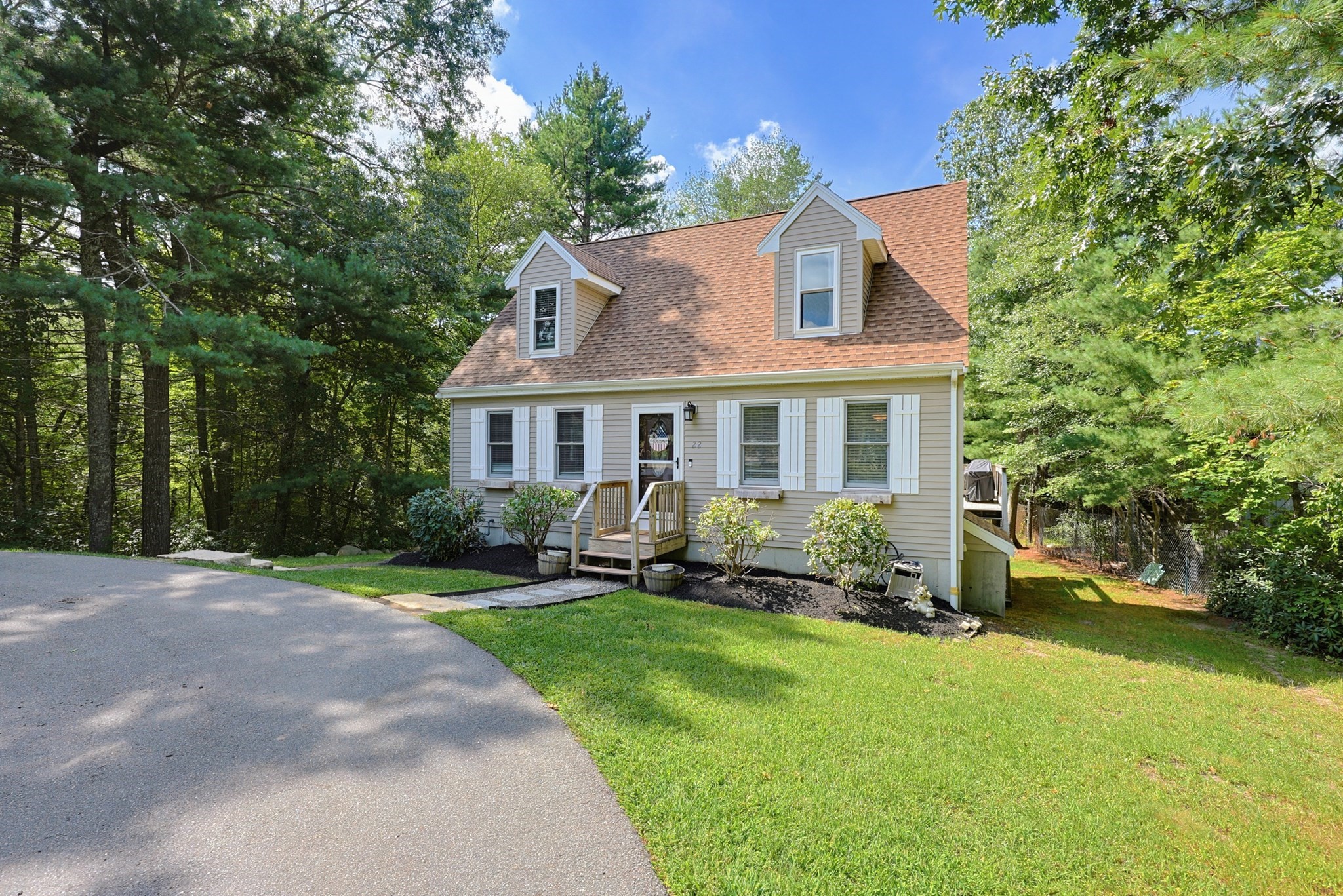 22 Starrett Ave Property Photo 2