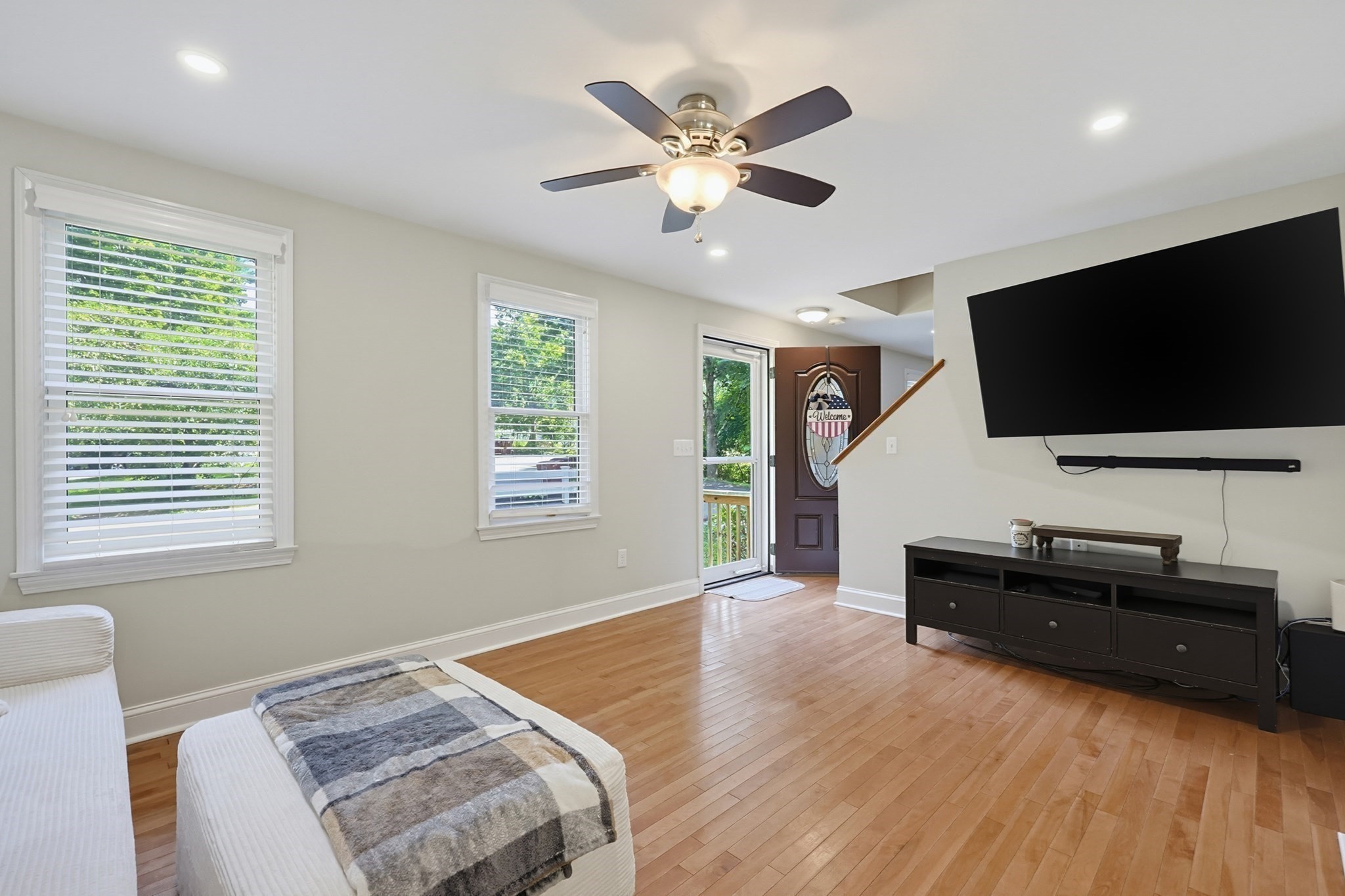 22 Starrett Ave Property Photo 3