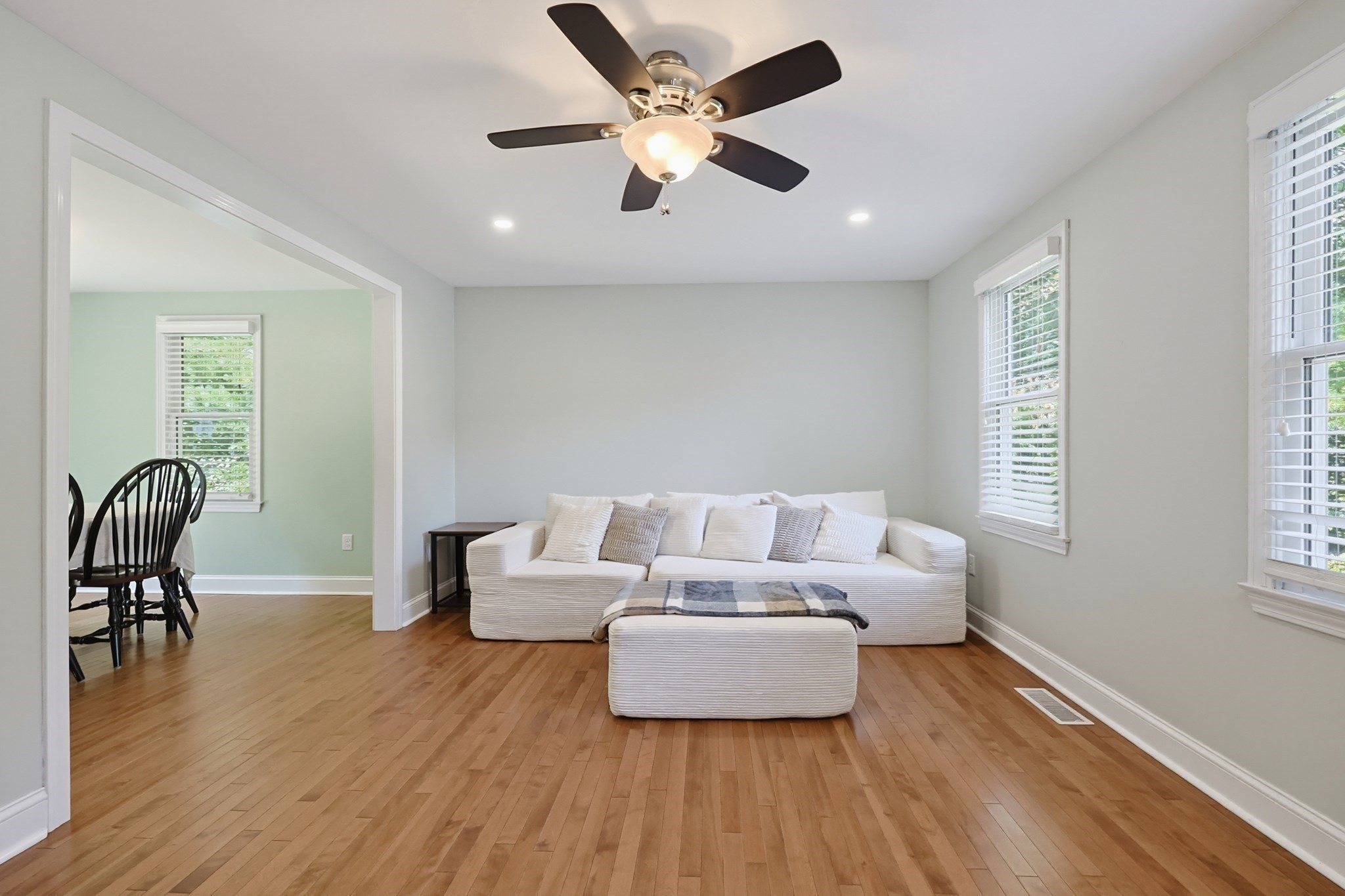 22 Starrett Ave Property Photo 5