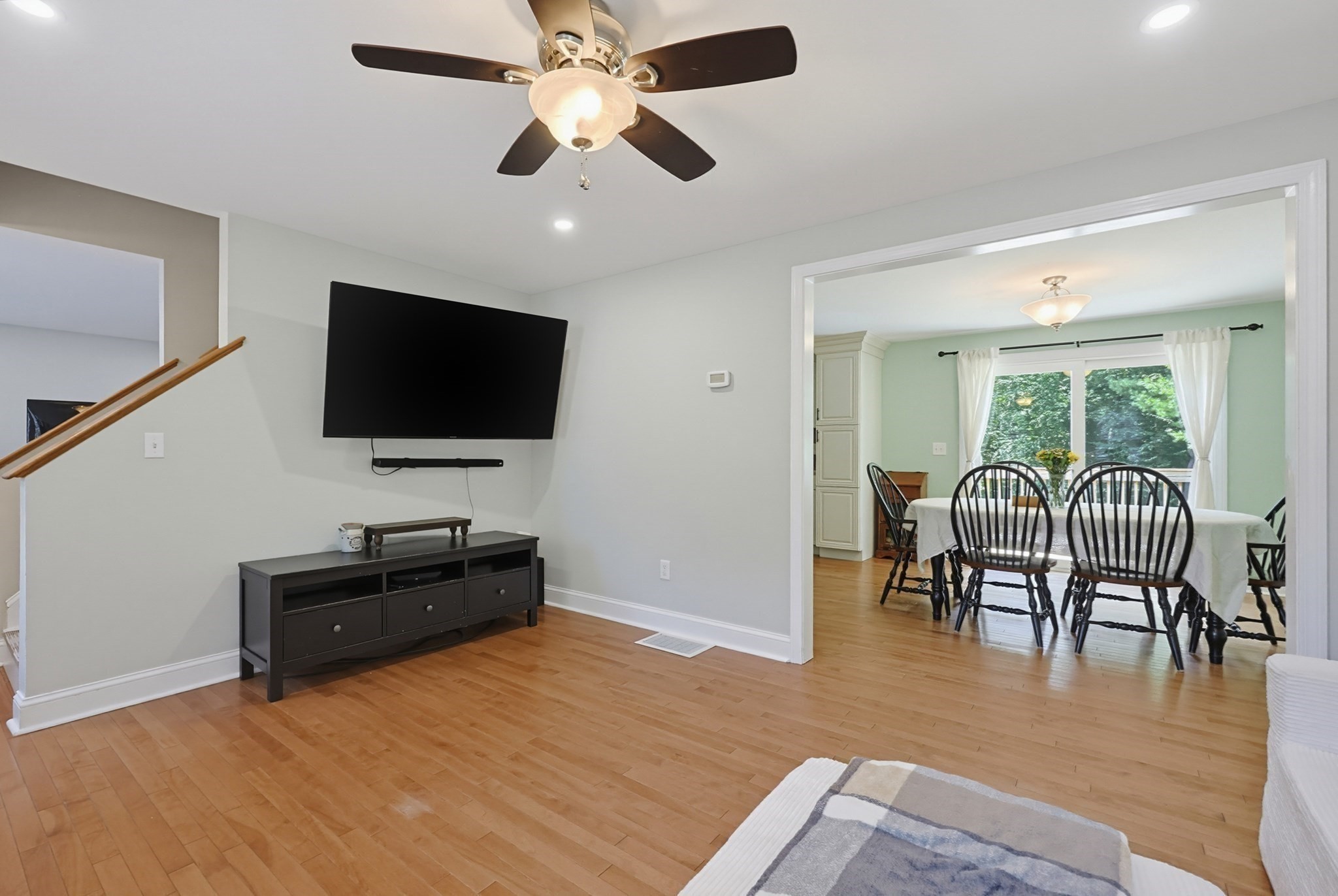 22 Starrett Ave Property Photo 6