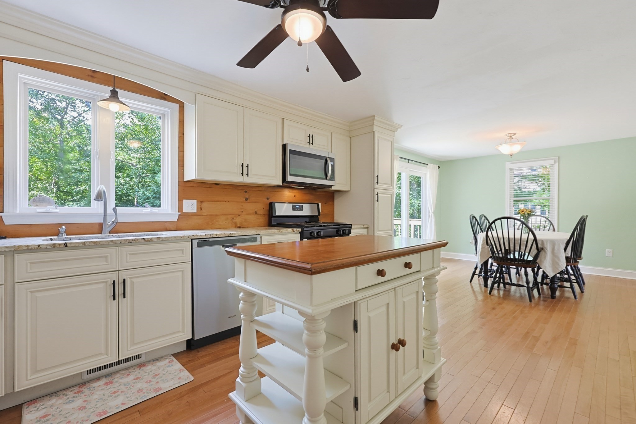 22 Starrett Ave Property Photo 9