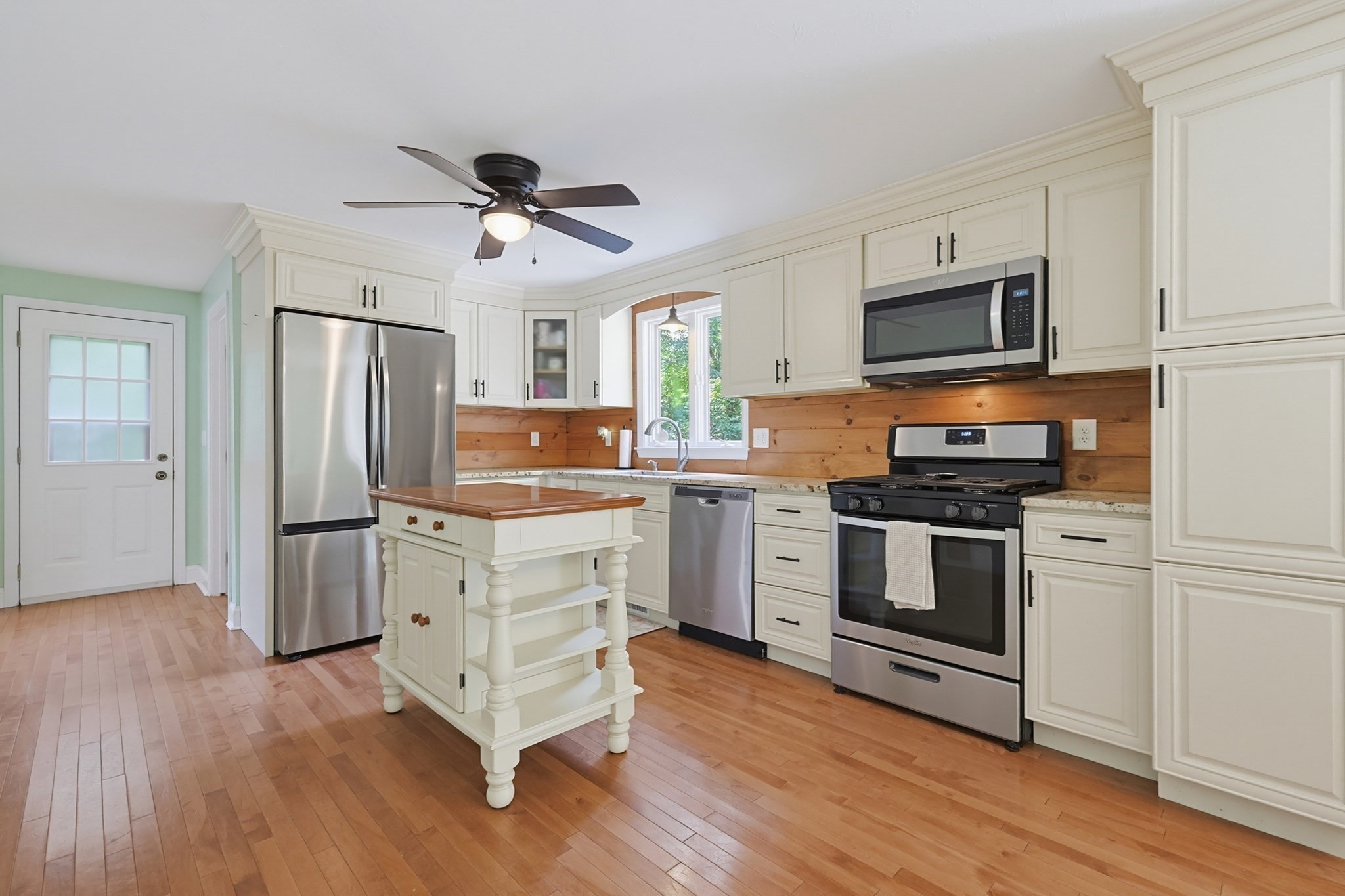 22 Starrett Ave Property Photo 11