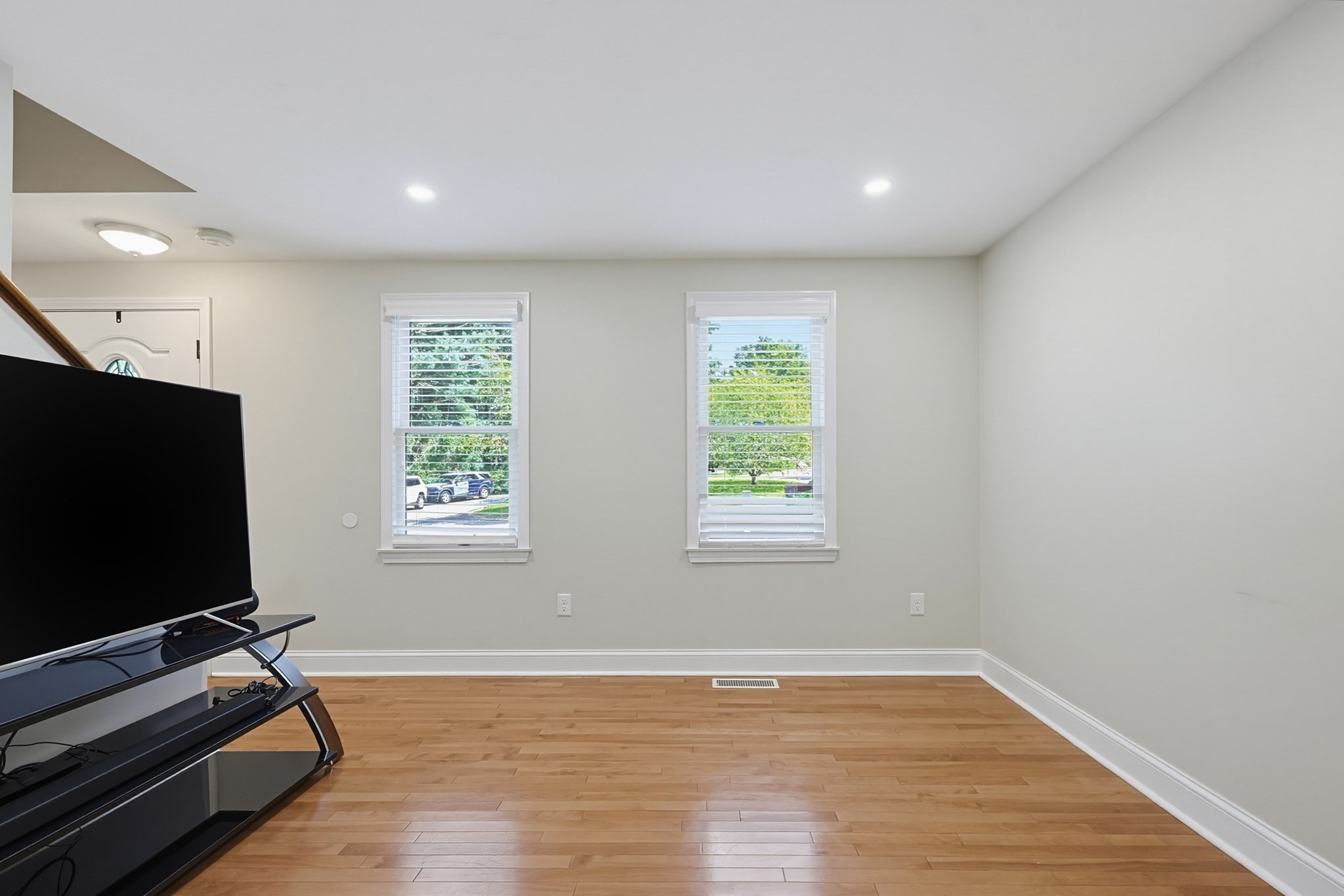 22 Starrett Ave Property Photo 16
