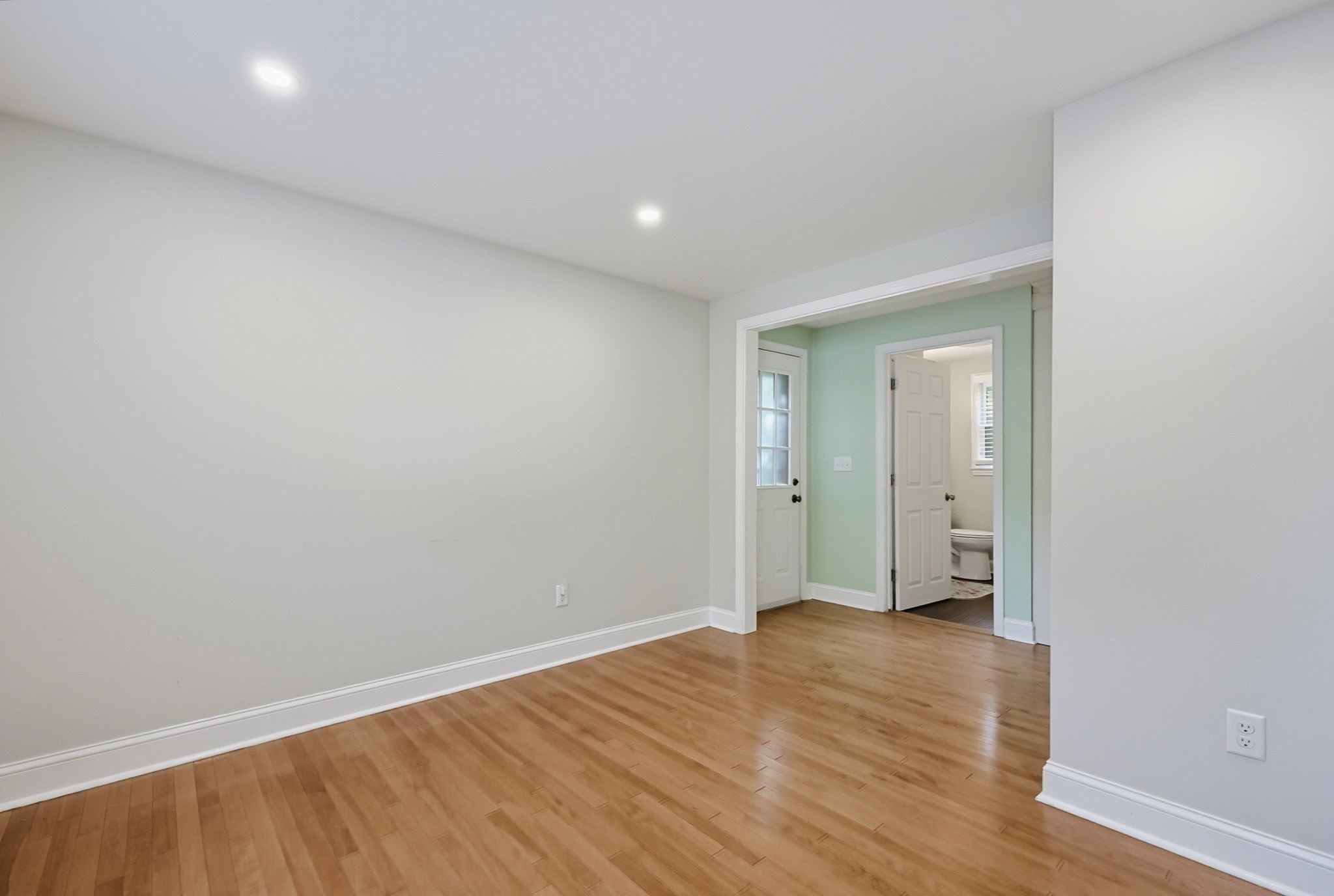 22 Starrett Ave Property Photo 17