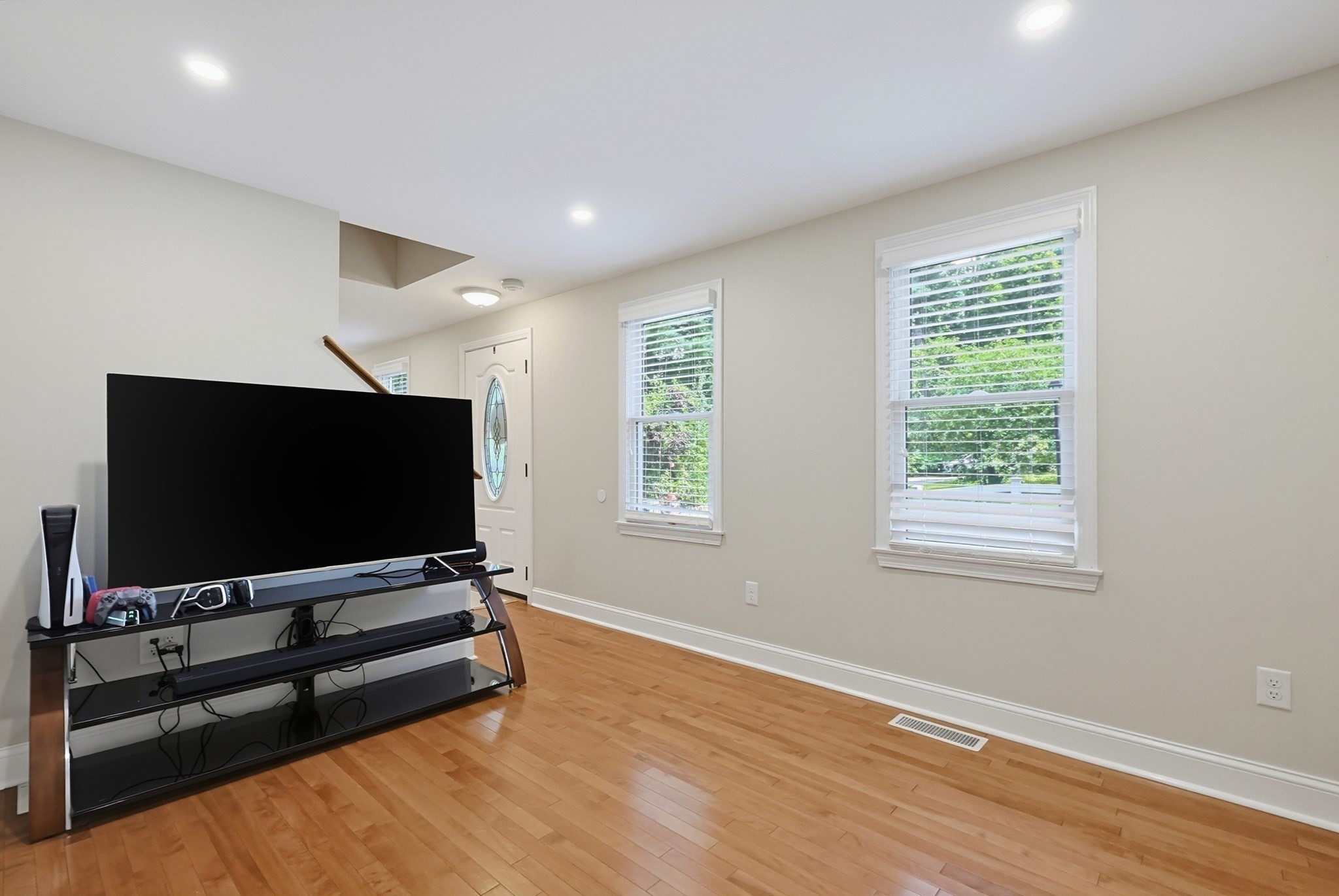 22 Starrett Ave Property Photo 18