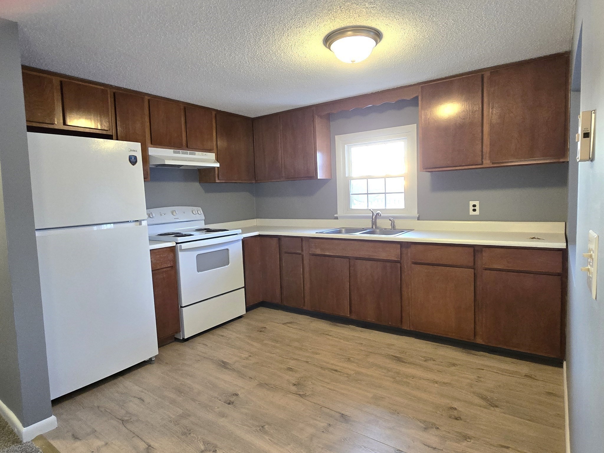 19 Chapman Ave # 14 Property Photo 4