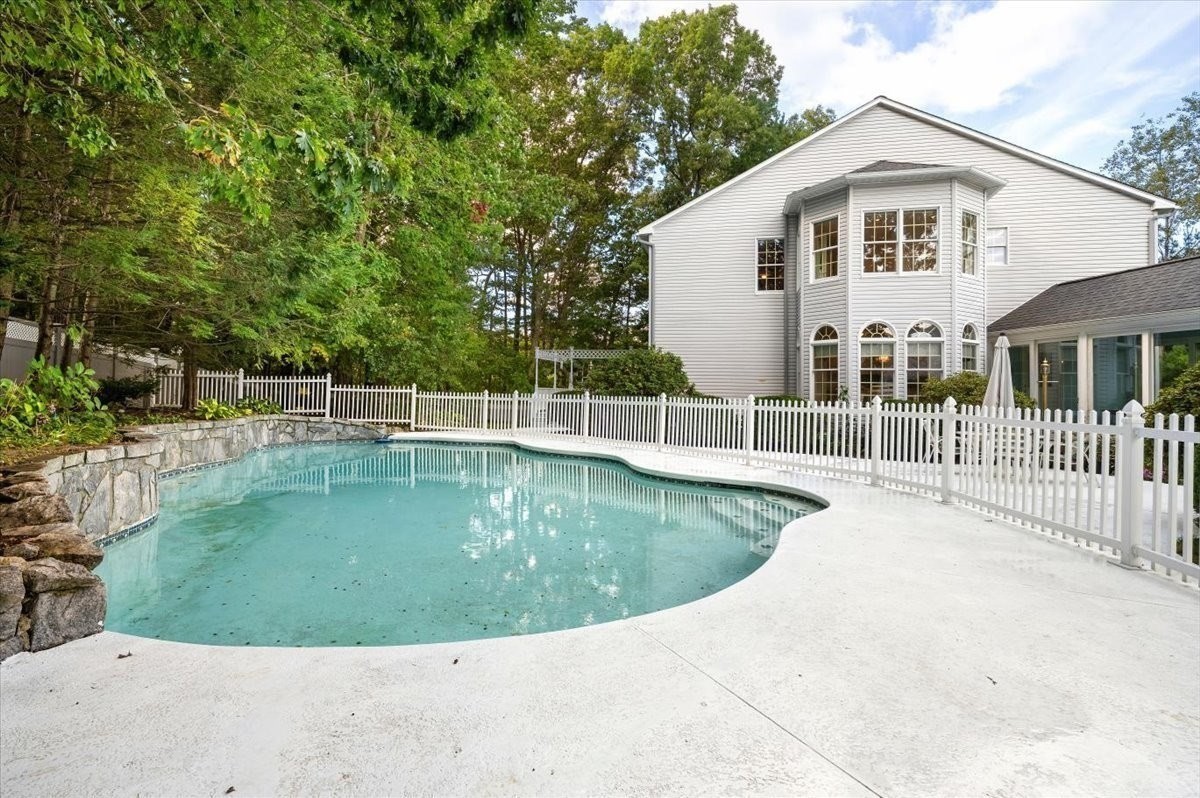 5 Vose Hill Road Property Photo 32