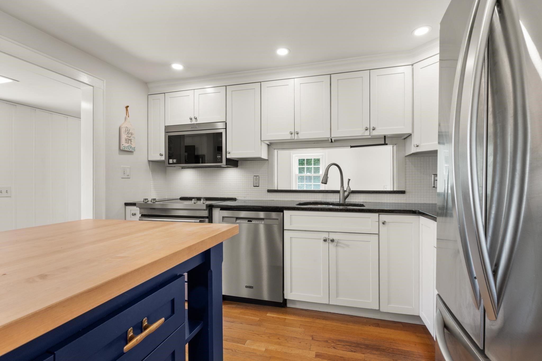 30 Eastman Ave Property Photo 16