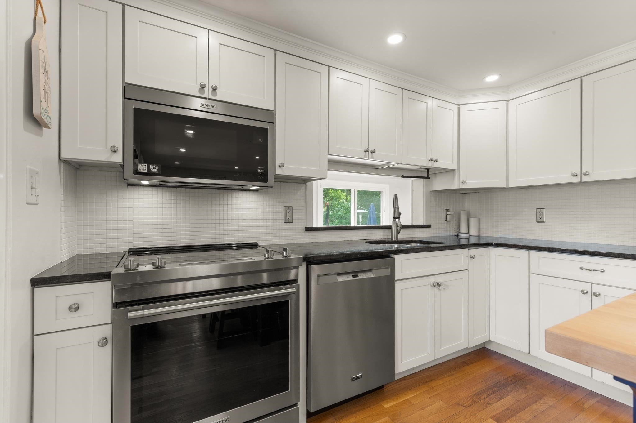 30 Eastman Ave Property Photo 18