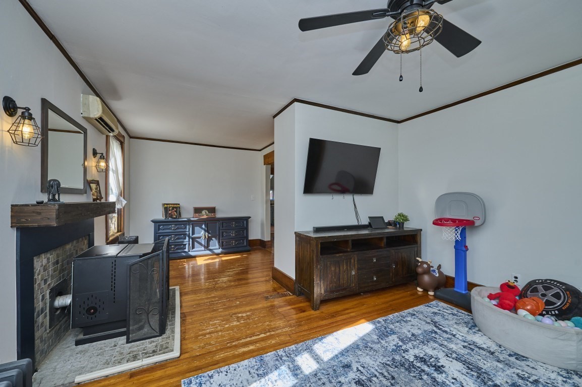 62 Chestnut St Property Photo 8