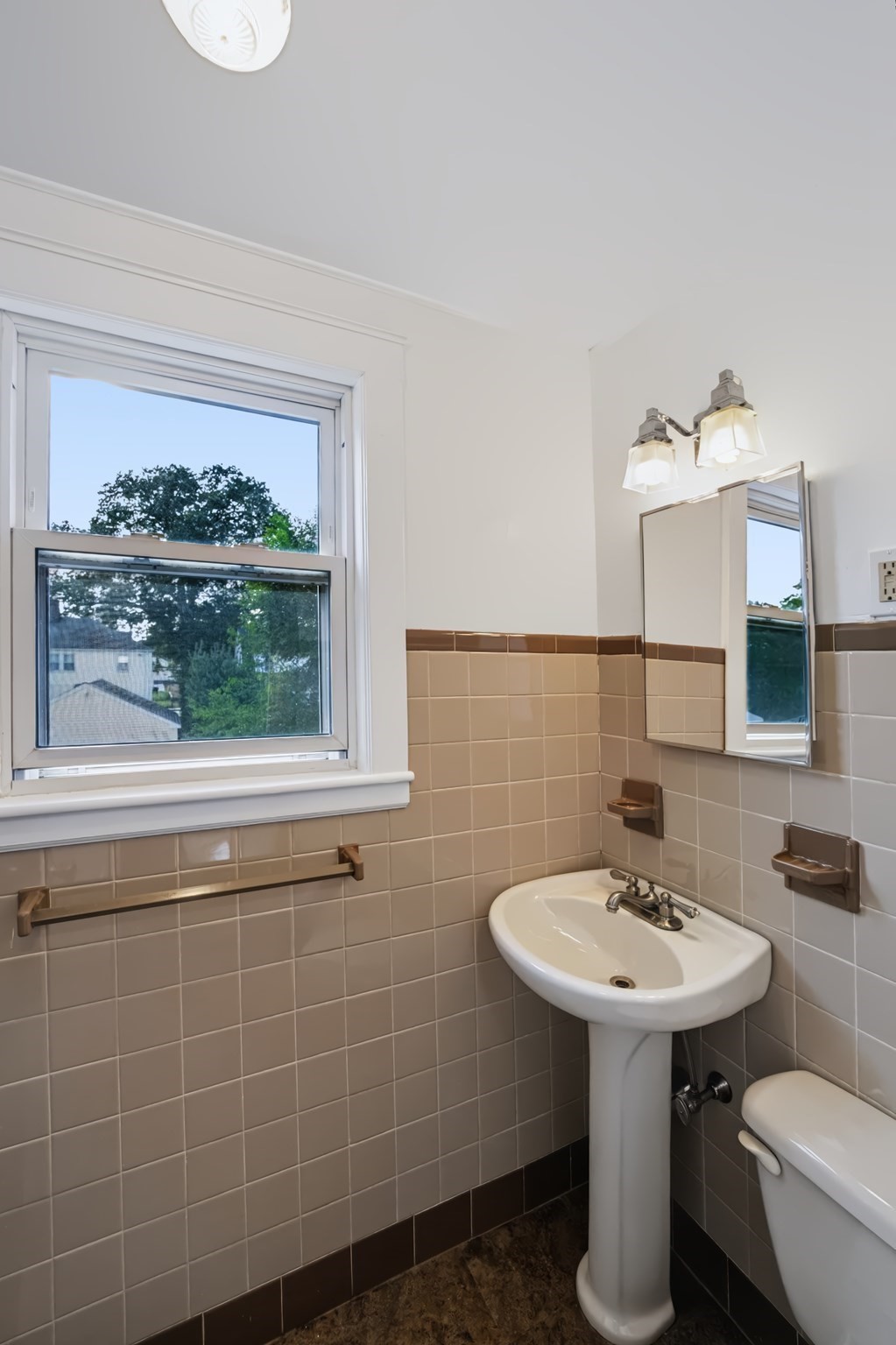 22 Ruggles St Property Photo 27